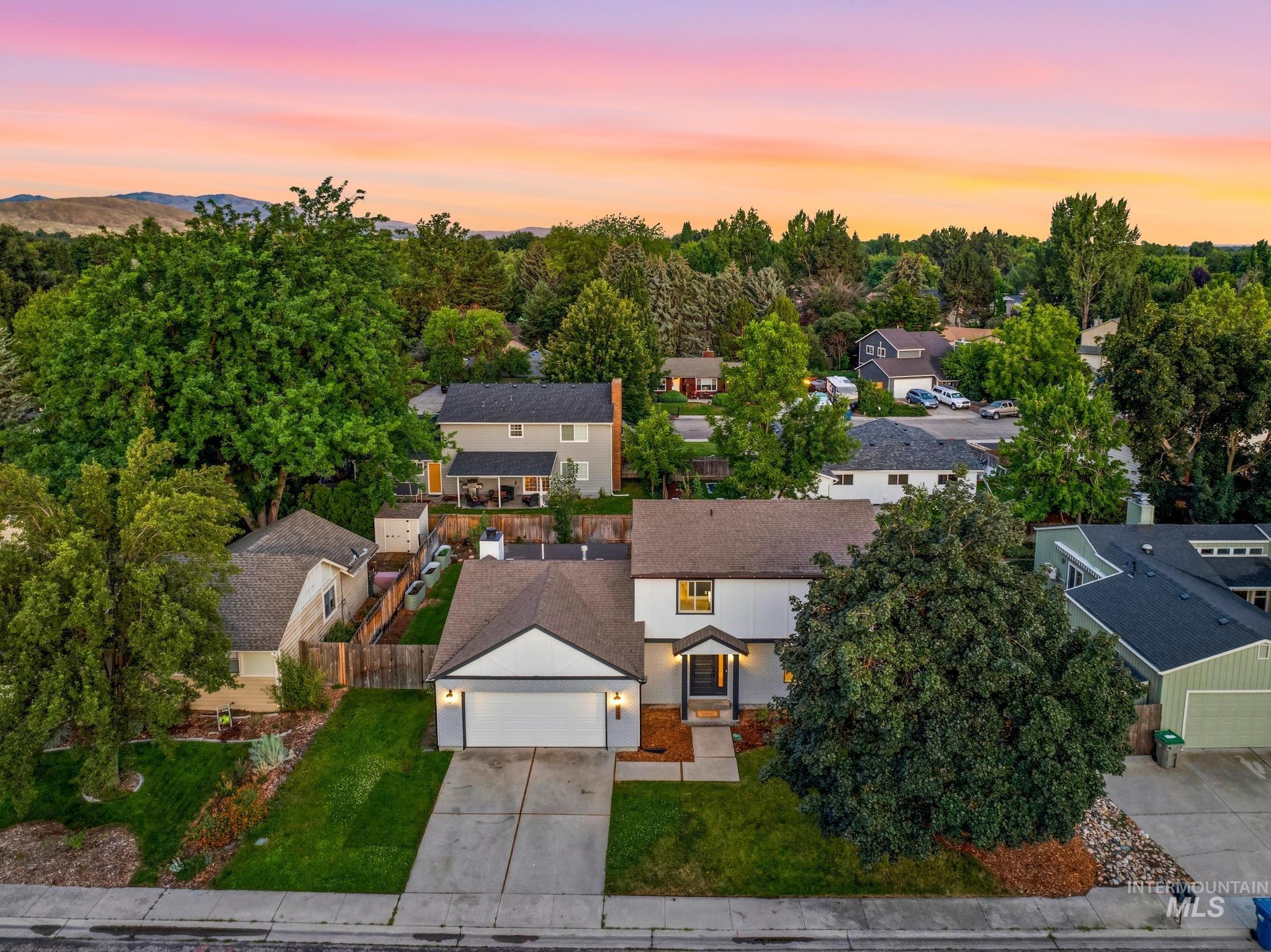 5125 W Redbridge Drive, Boise, Idaho 83703, 4 Bedrooms, 2.5 Bathrooms, Residential For Sale, Price $685,000,MLS 98994422
