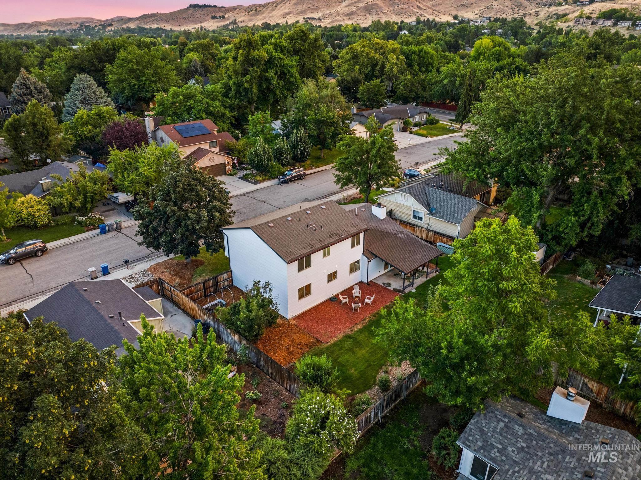 5125 W Redbridge Drive, Boise, Idaho 83703, 4 Bedrooms, 2.5 Bathrooms, Residential For Sale, Price $685,000,MLS 98994422