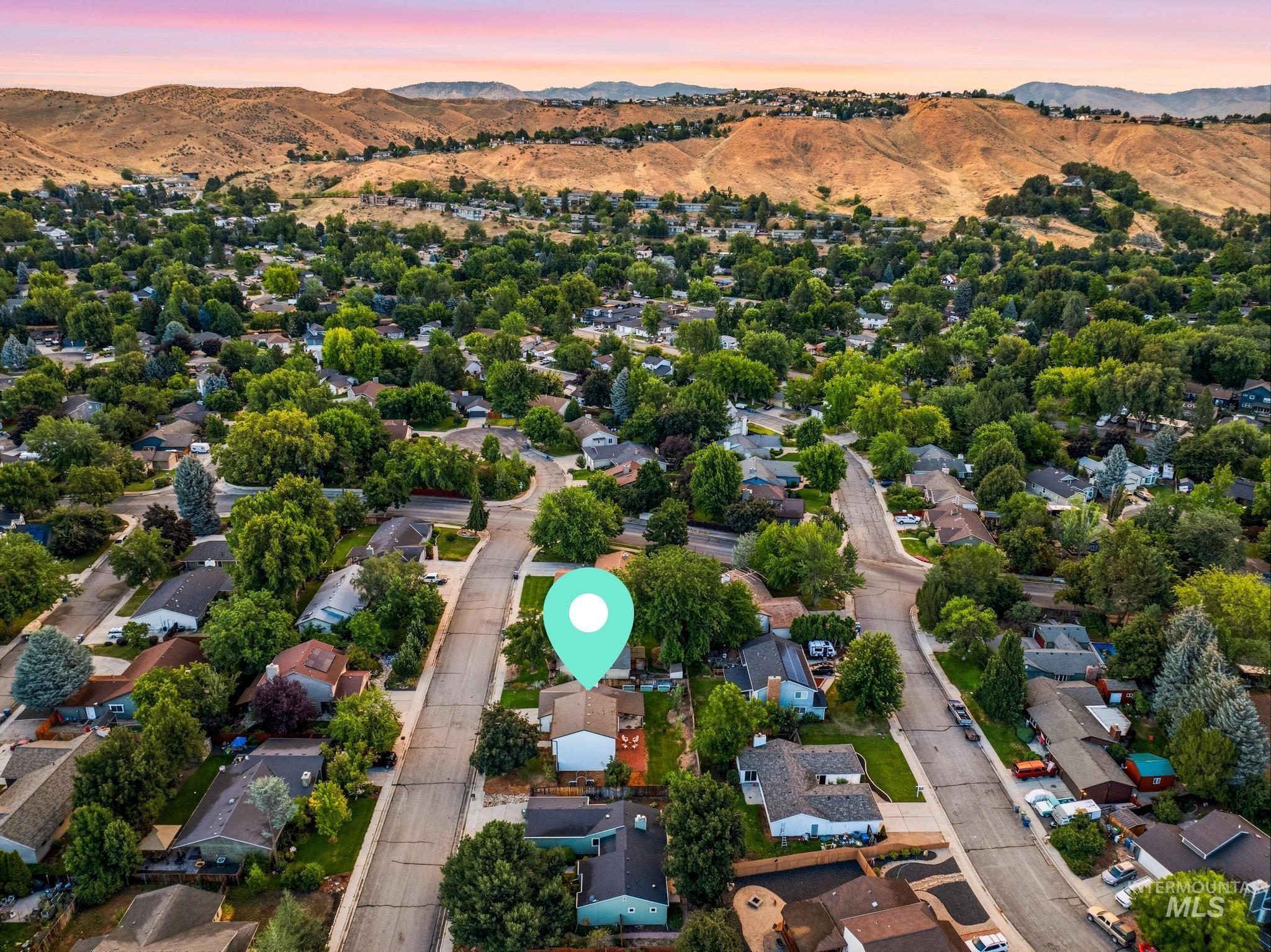 5125 W Redbridge Drive, Boise, Idaho 83703, 4 Bedrooms, 2.5 Bathrooms, Residential For Sale, Price $685,000,MLS 98994422