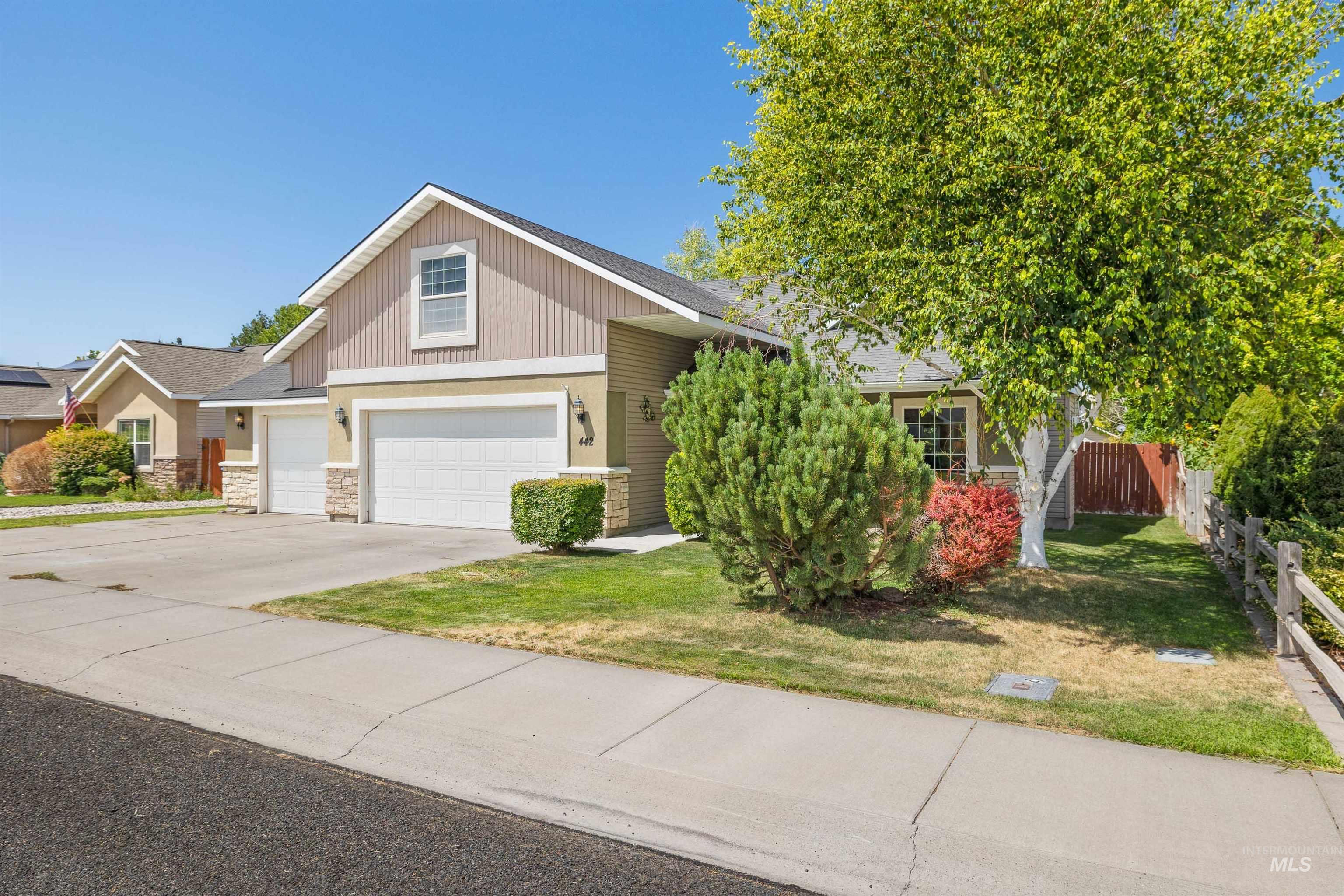 442 Pioneer Path, Twin Falls, Idaho 83301, 3 Bedrooms, 2.5 Bathrooms, Residential For Sale, Price $449,000,MLS 98994429