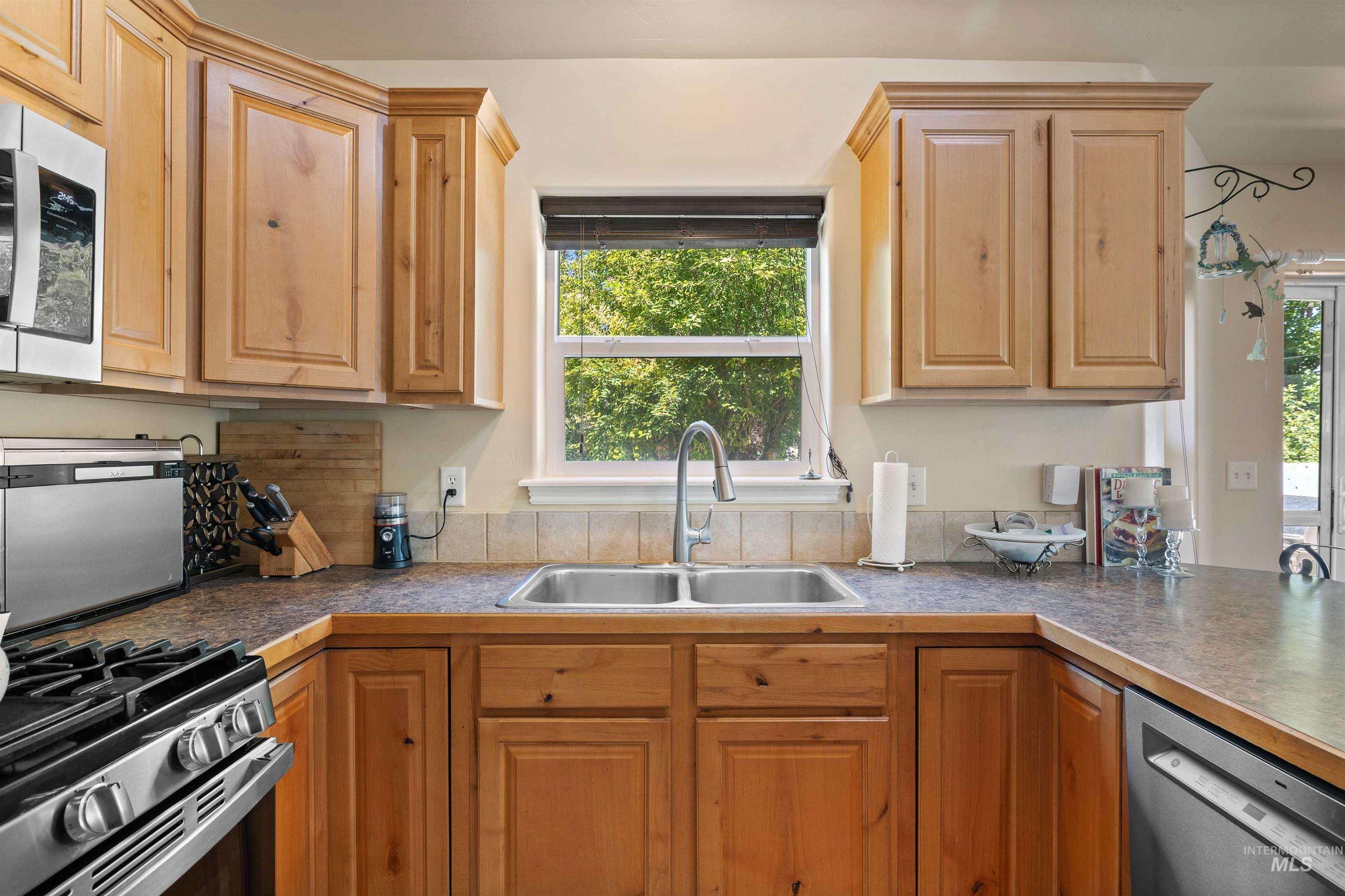 442 Pioneer Path, Twin Falls, Idaho 83301, 3 Bedrooms, 2.5 Bathrooms, Residential For Sale, Price $449,000,MLS 98994429