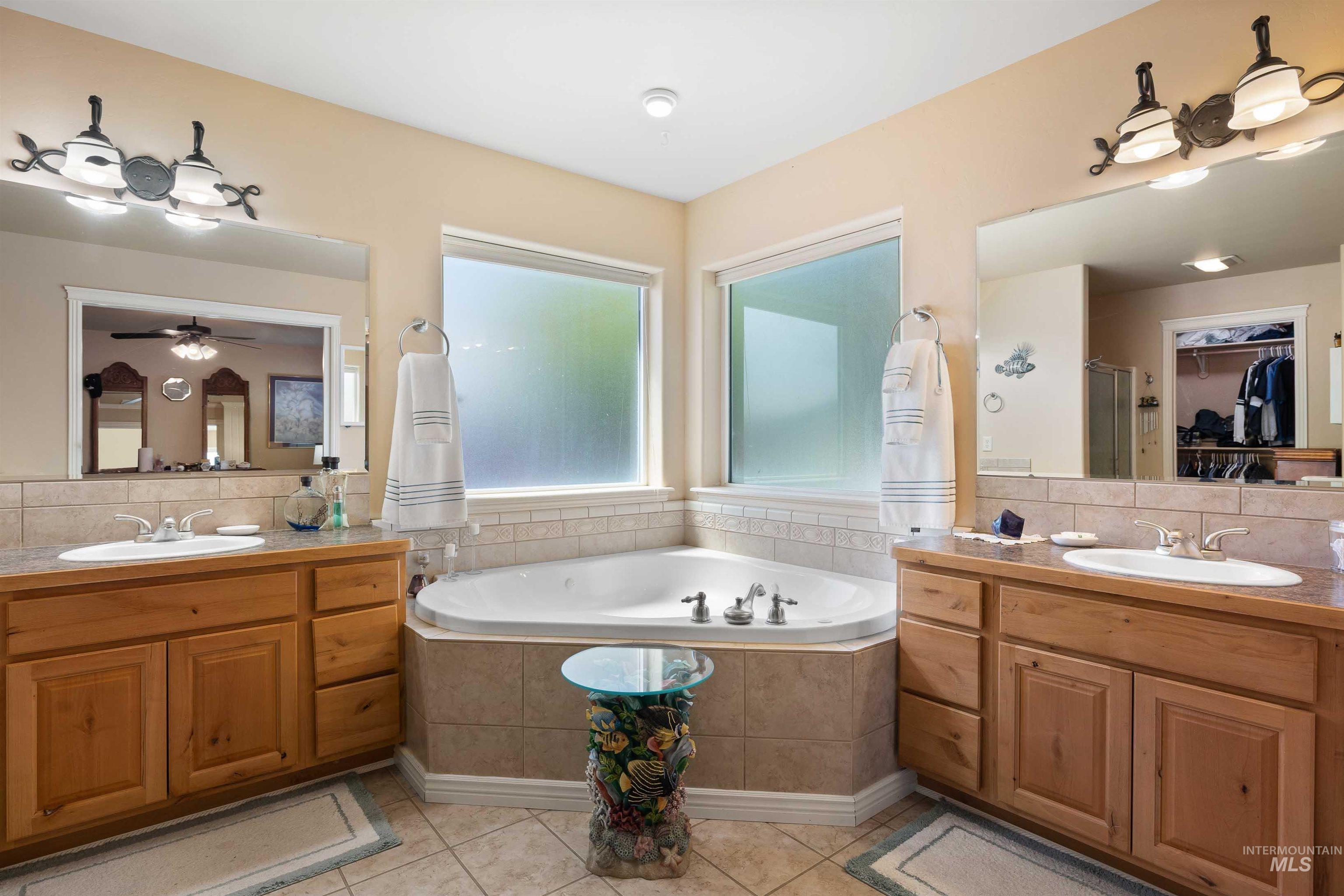 442 Pioneer Path, Twin Falls, Idaho 83301, 3 Bedrooms, 2.5 Bathrooms, Residential For Sale, Price $449,000,MLS 98994429
