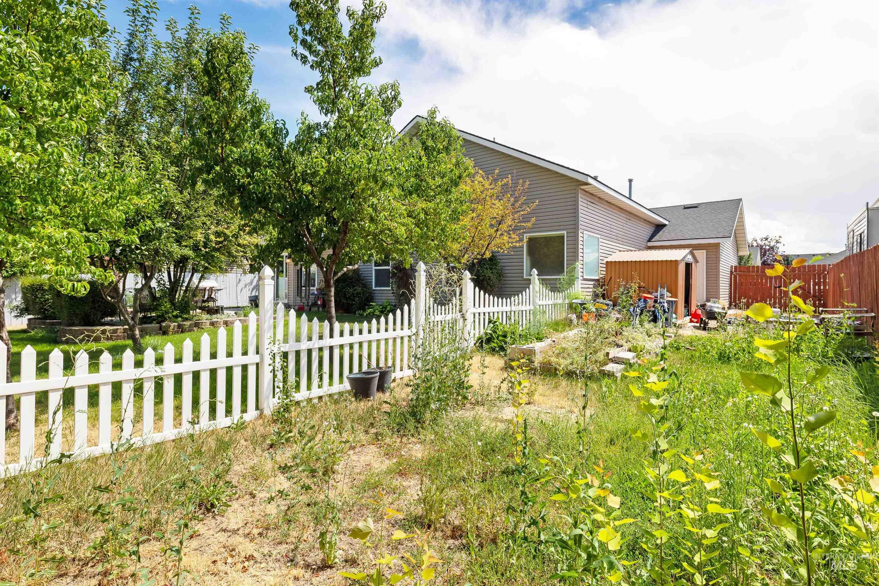 442 Pioneer Path, Twin Falls, Idaho 83301, 3 Bedrooms, 2.5 Bathrooms, Residential For Sale, Price $449,000,MLS 98994429