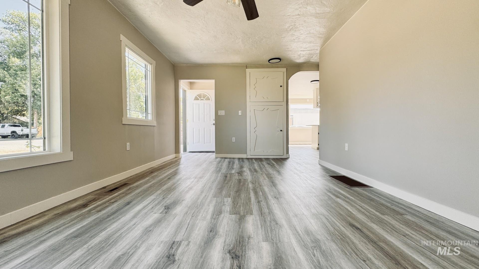 437 2nd Avenue East, Wendell, Idaho 83355, 4 Bedrooms, 1 Bathroom, Residential For Sale, Price $299,000,MLS 98994439
