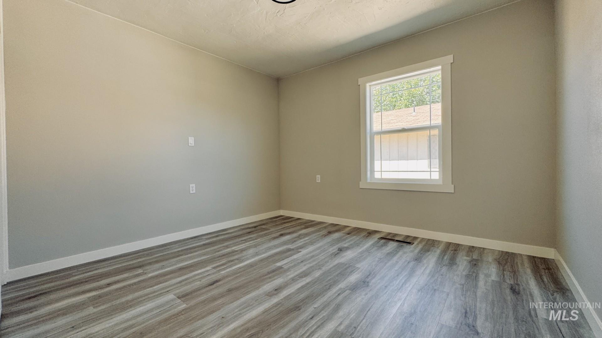 437 2nd Avenue East, Wendell, Idaho 83355, 4 Bedrooms, 1 Bathroom, Residential For Sale, Price $299,000,MLS 98994439