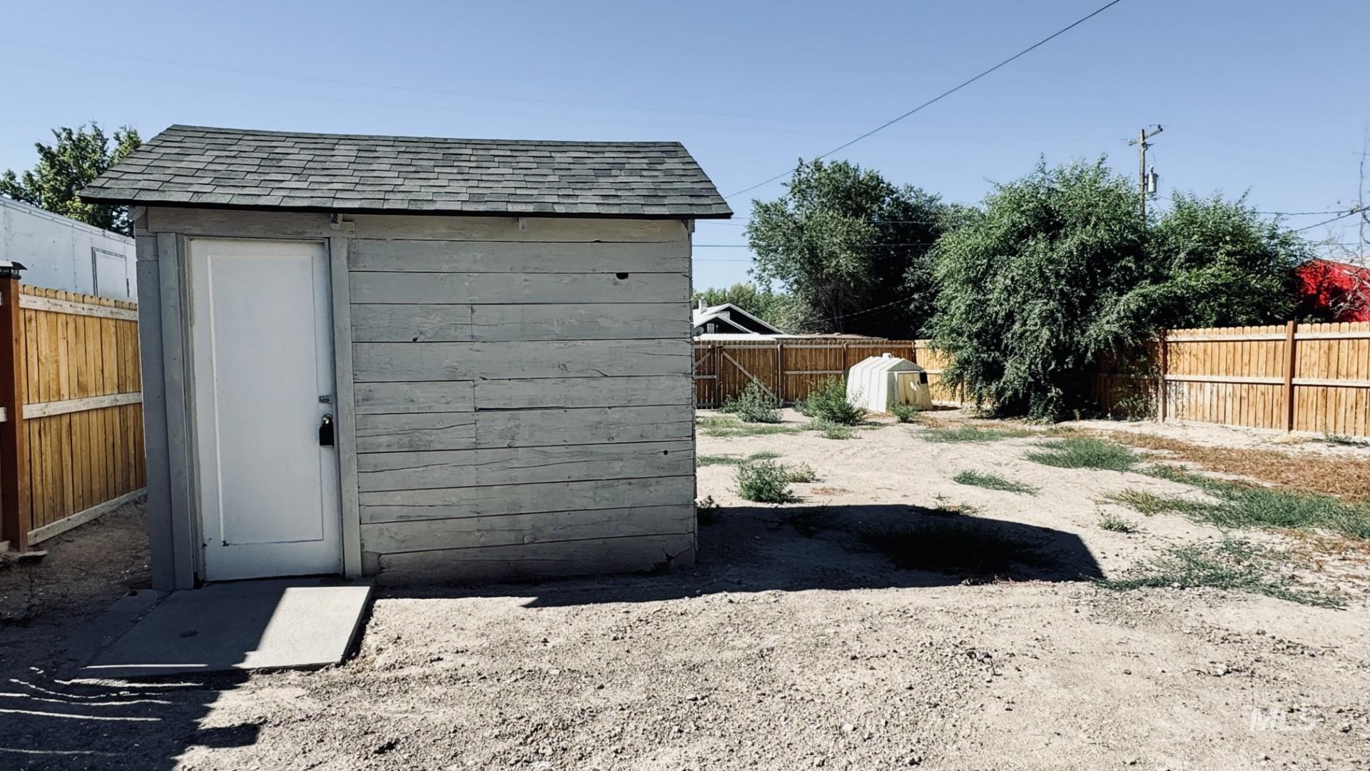 437 2nd Avenue East, Wendell, Idaho 83355, 4 Bedrooms, 1 Bathroom, Residential For Sale, Price $299,000,MLS 98994439