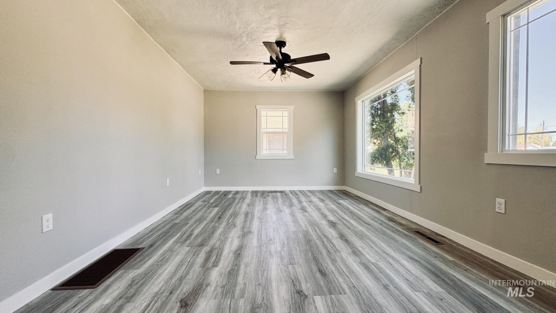 437 2nd Avenue East, Wendell, Idaho 83355, 4 Bedrooms, 1 Bathroom, Residential For Sale, Price $299,000,MLS 98994439