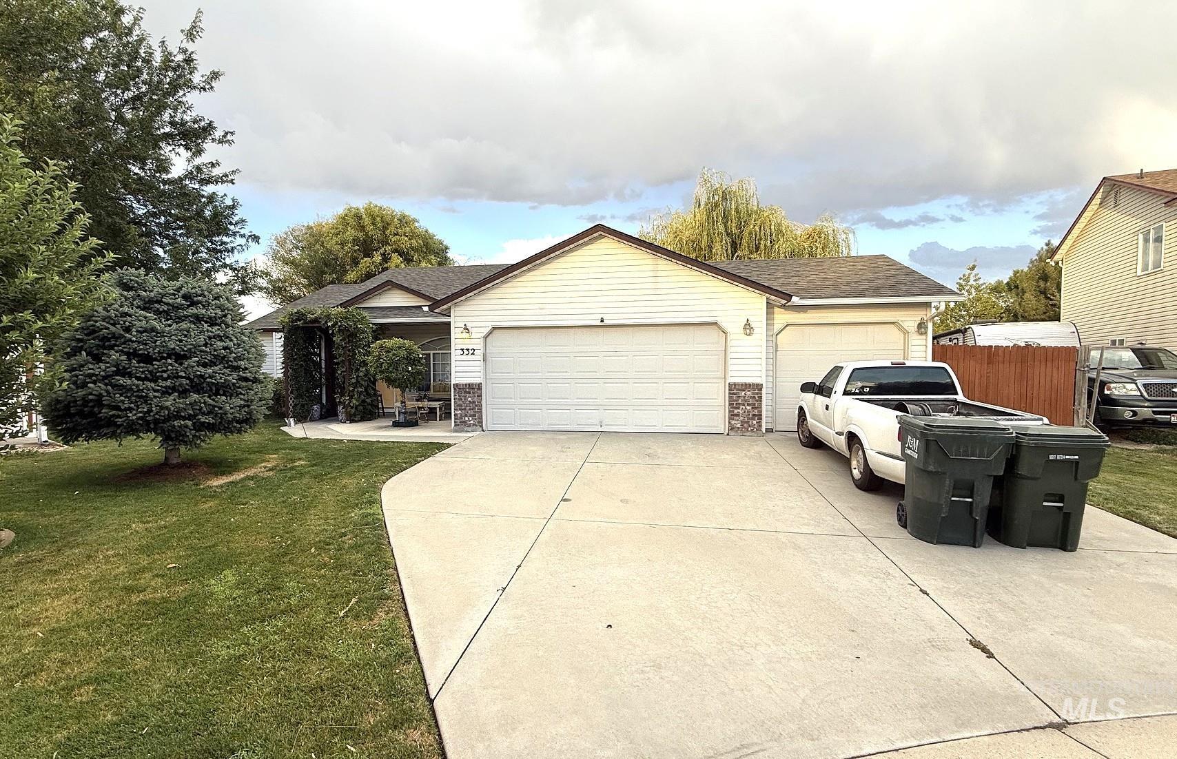 332 W Mule Ct, Kuna, Idaho 83634, 3 Bedrooms, 2 Bathrooms, Residential For Sale, Price $414,900,MLS 98994440