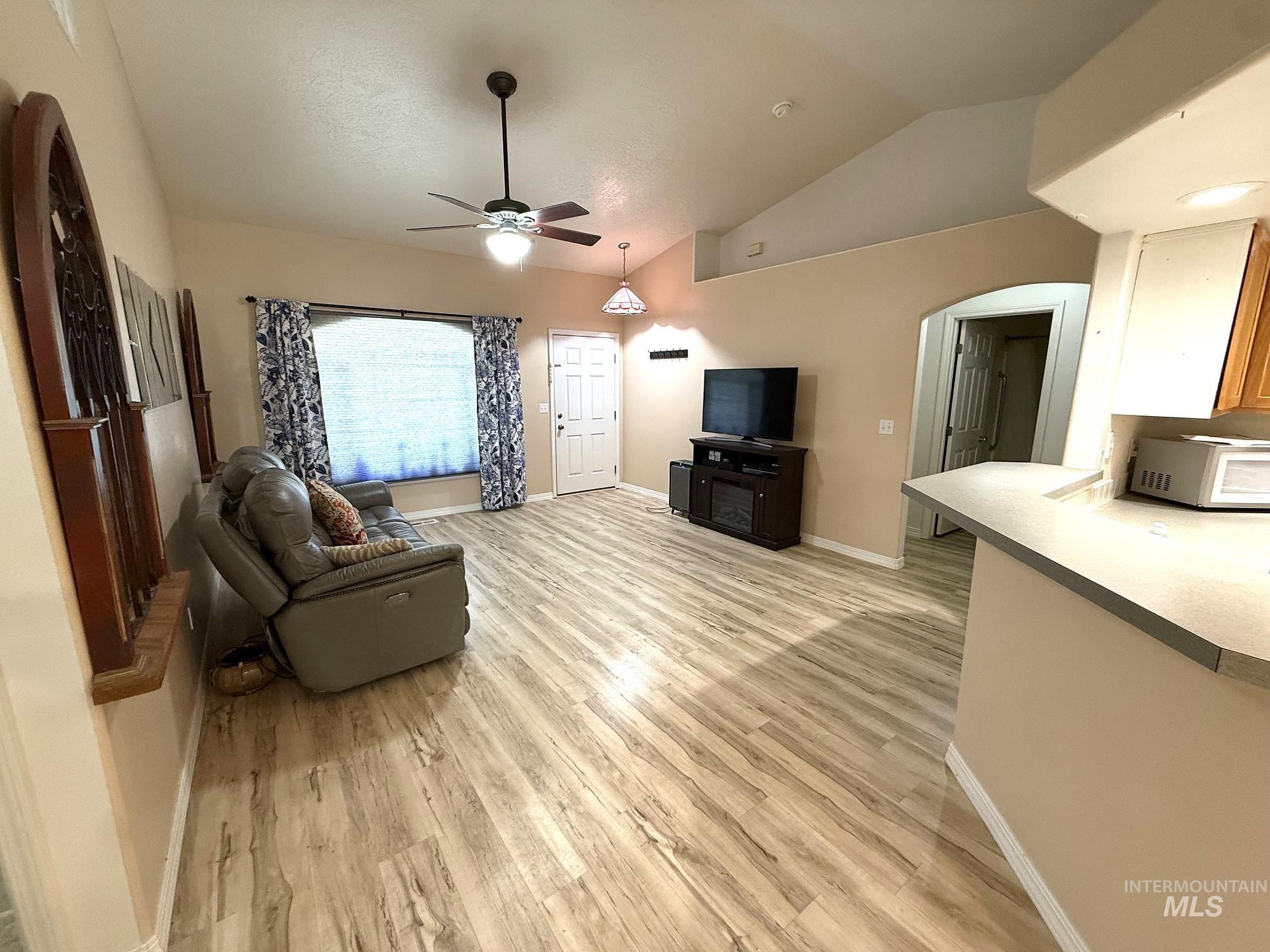 332 W Mule Ct, Kuna, Idaho 83634, 3 Bedrooms, 2 Bathrooms, Residential For Sale, Price $414,900,MLS 98994440