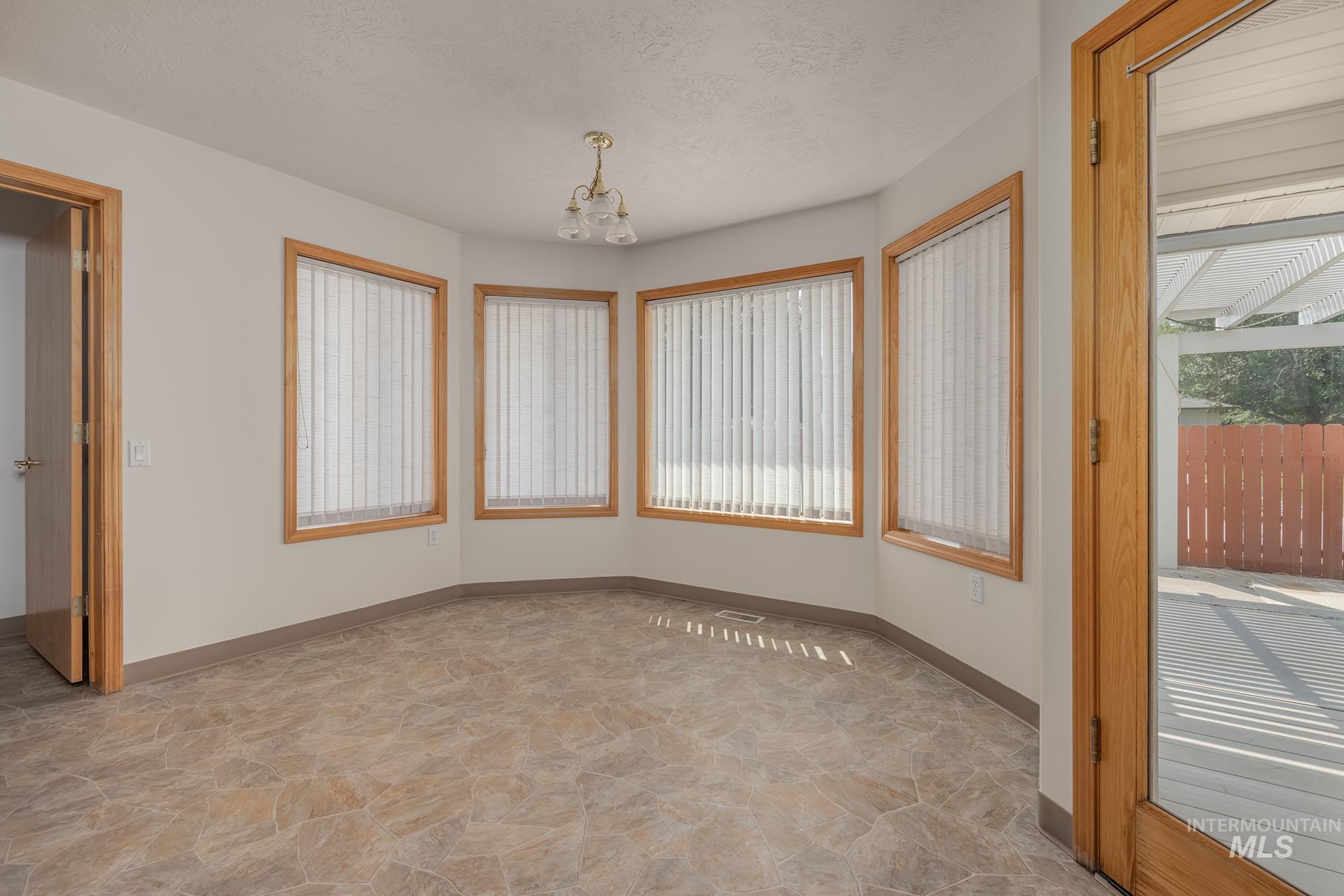 71 SW 18th St., Ontario, Oregon 97914, 3 Bedrooms, 2.5 Bathrooms, Residential For Sale, Price $460,000,MLS 98994469