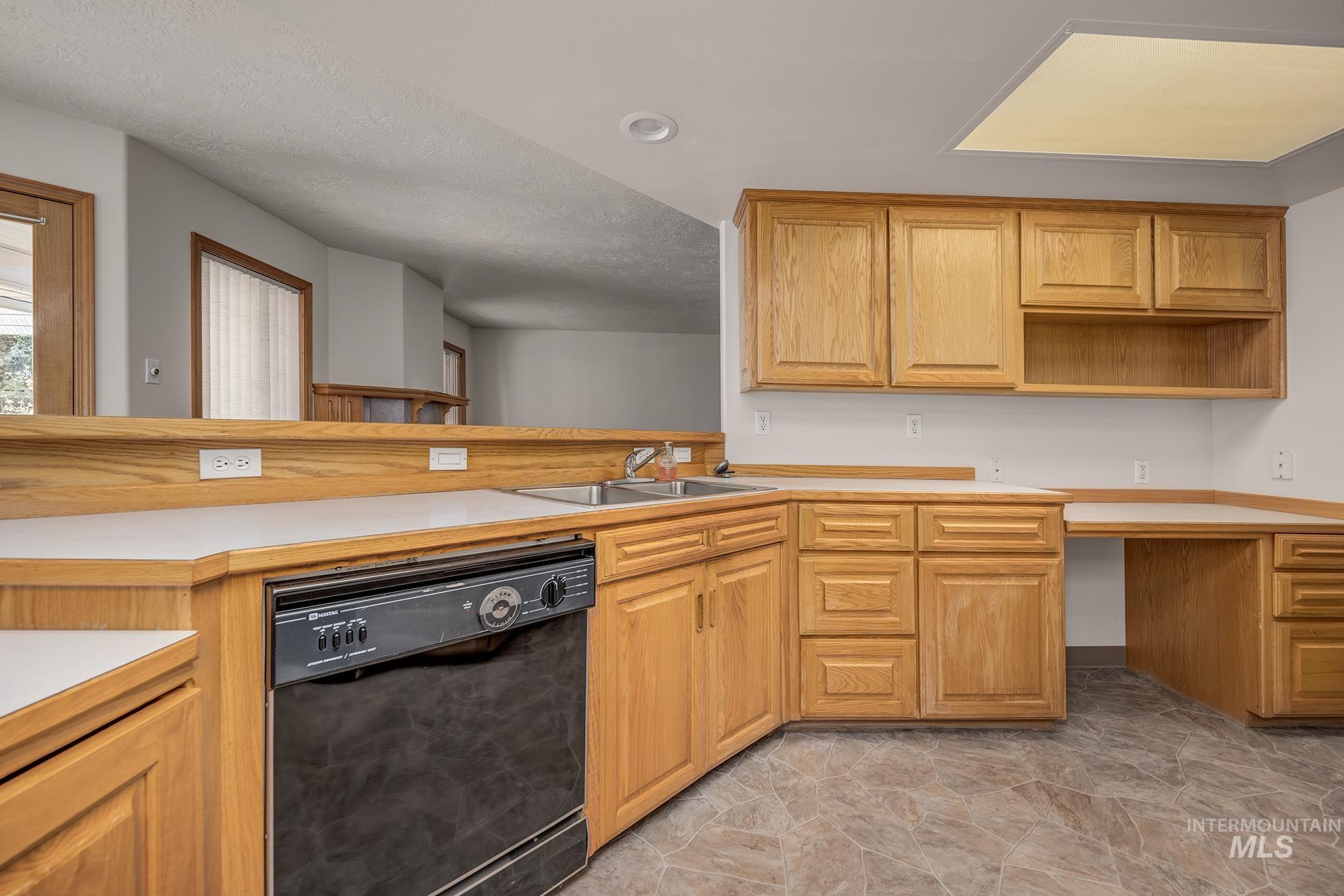 71 SW 18th St., Ontario, Oregon 97914, 3 Bedrooms, 2.5 Bathrooms, Residential For Sale, Price $460,000,MLS 98994469