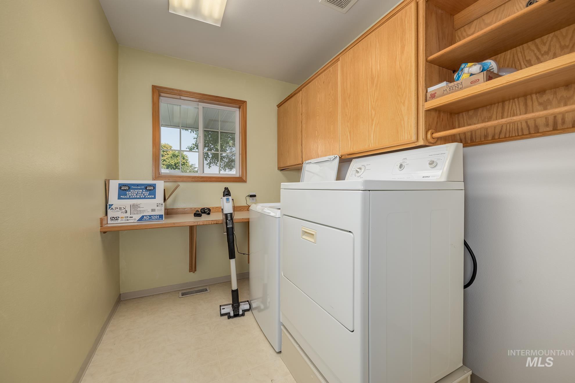 71 SW 18th St., Ontario, Oregon 97914, 3 Bedrooms, 2.5 Bathrooms, Residential For Sale, Price $460,000,MLS 98994469