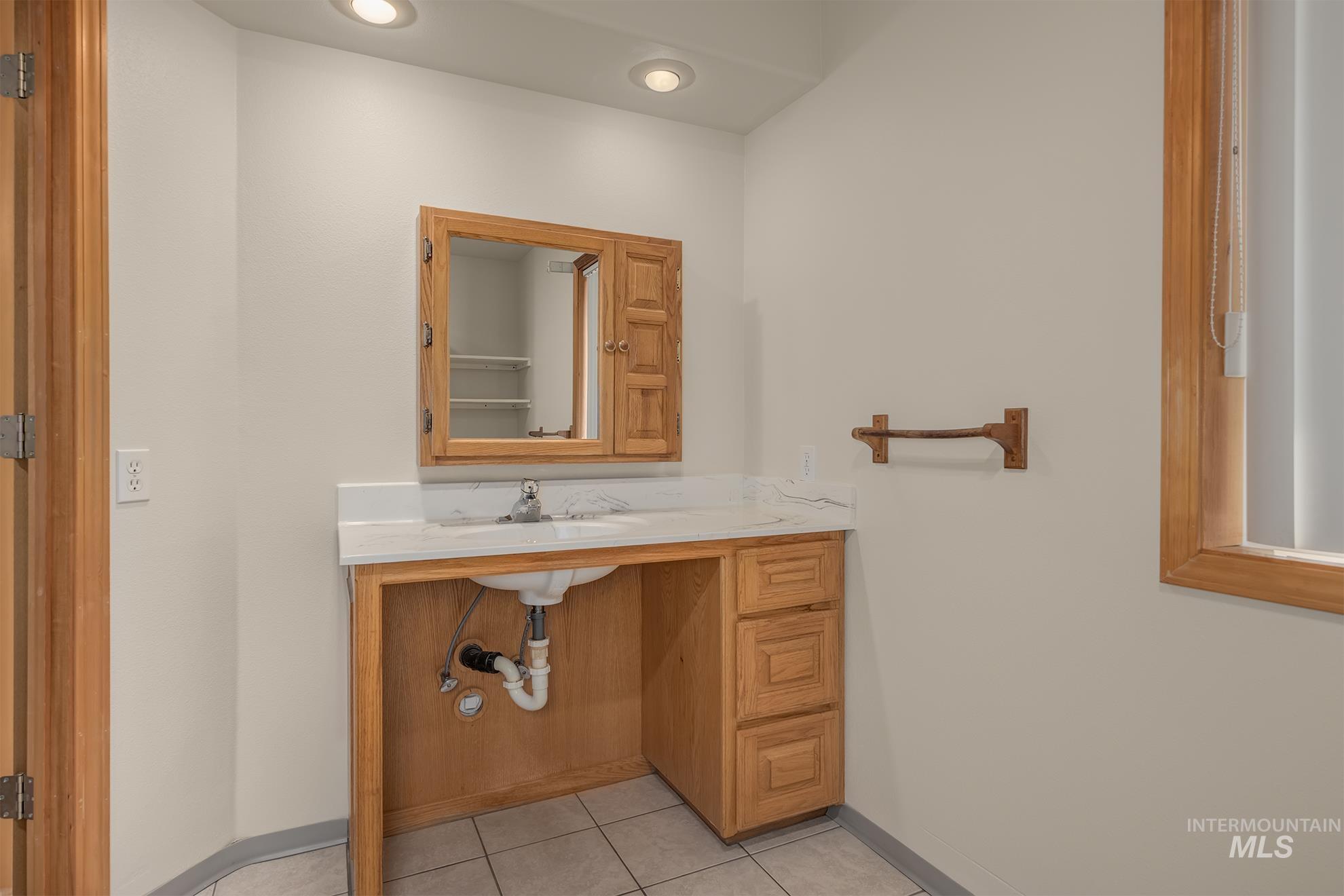 71 SW 18th St., Ontario, Oregon 97914, 3 Bedrooms, 2.5 Bathrooms, Residential For Sale, Price $460,000,MLS 98994469