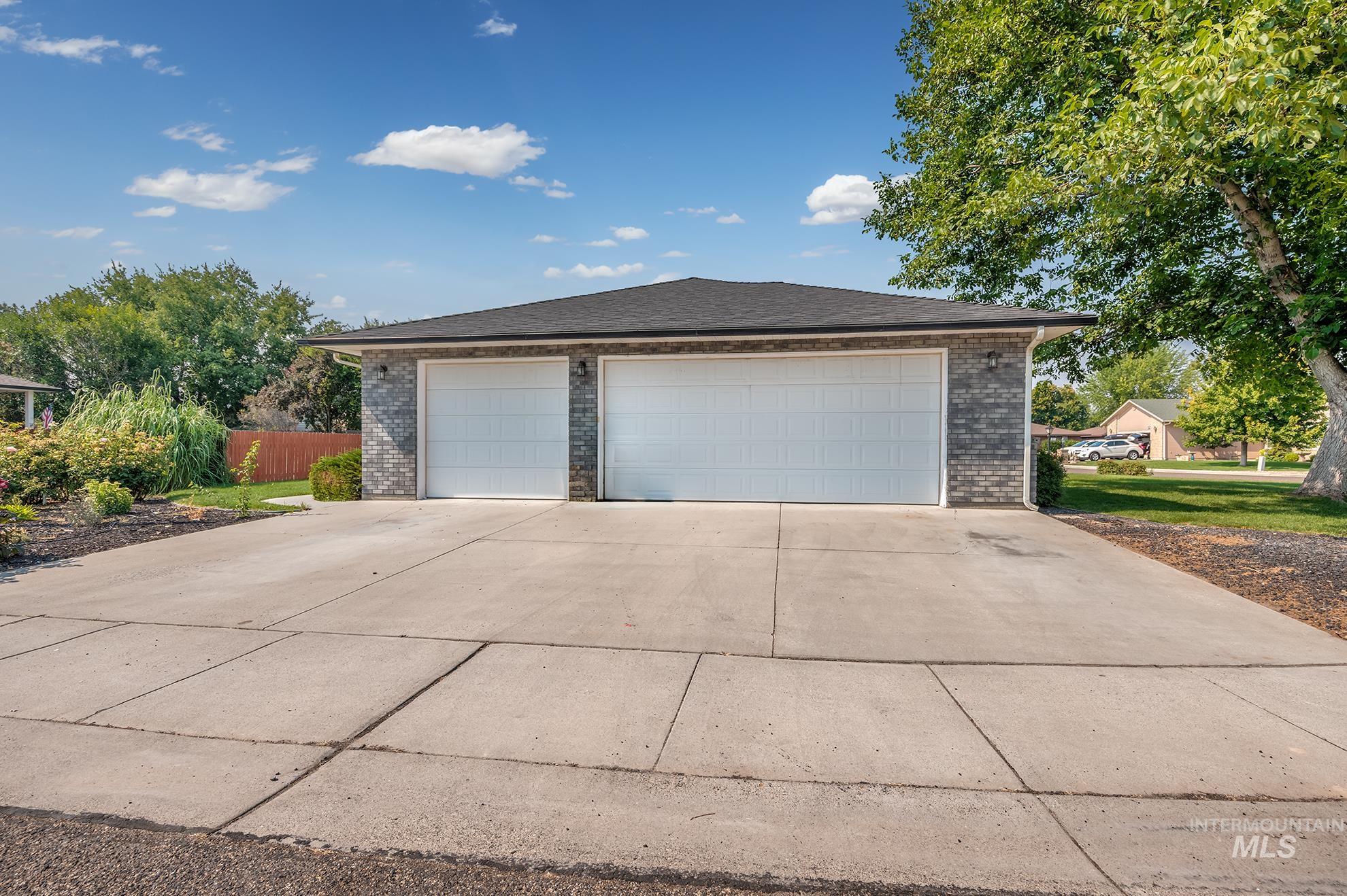 71 SW 18th St., Ontario, Oregon 97914, 3 Bedrooms, 2.5 Bathrooms, Residential For Sale, Price $460,000,MLS 98994469