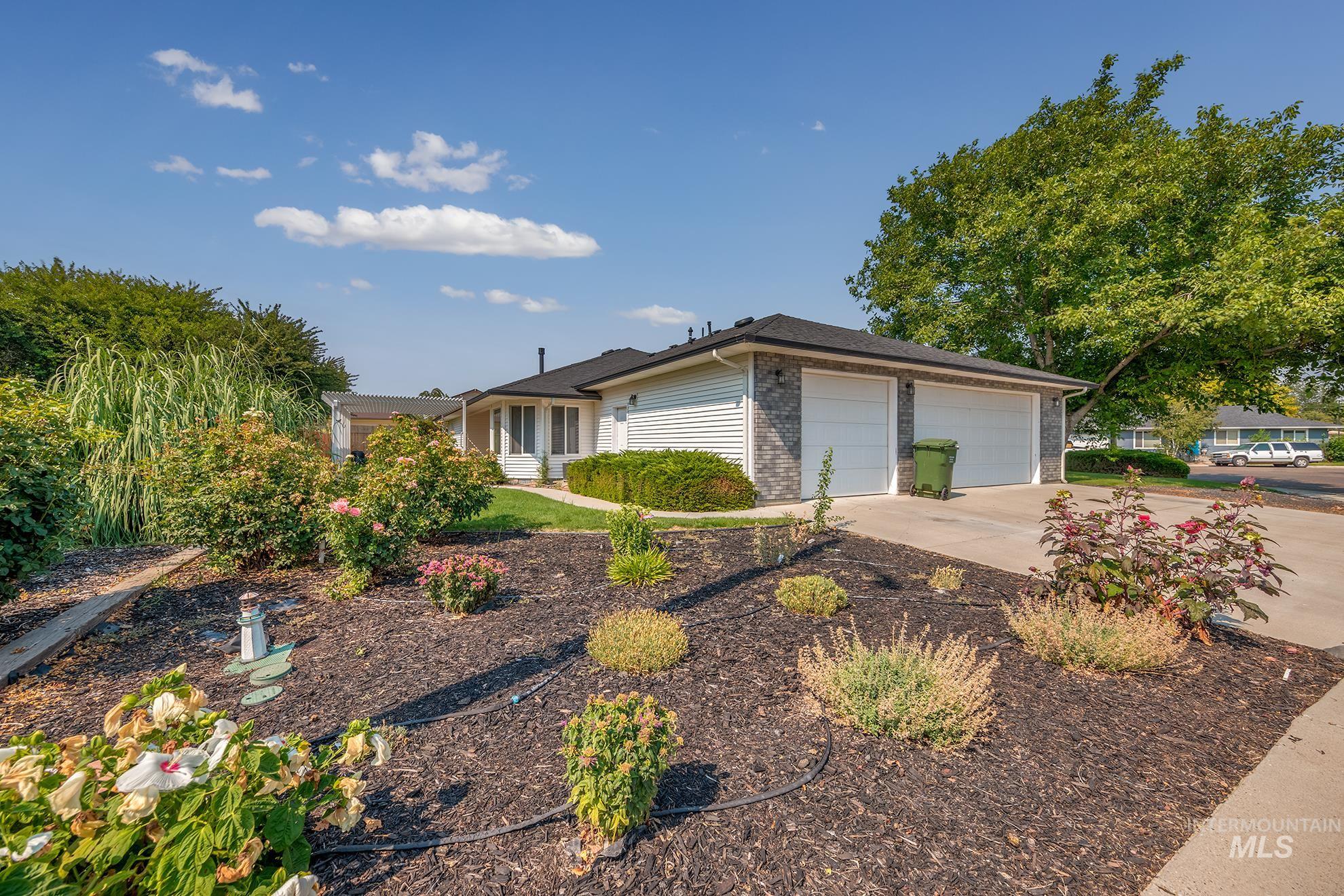 71 SW 18th St., Ontario, Oregon 97914, 3 Bedrooms, 2.5 Bathrooms, Residential For Sale, Price $460,000,MLS 98994469