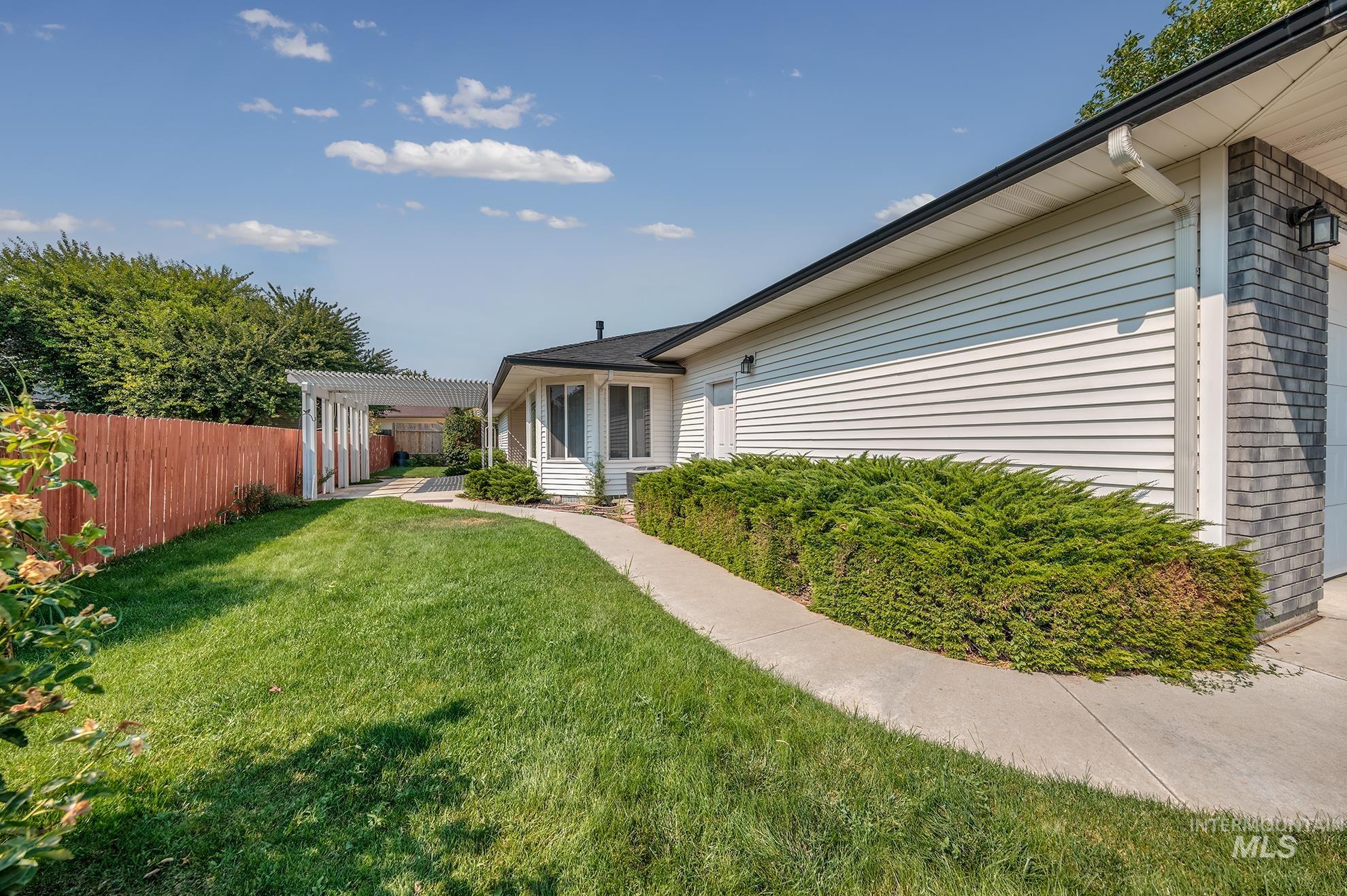 71 SW 18th St., Ontario, Oregon 97914, 3 Bedrooms, 2.5 Bathrooms, Residential For Sale, Price $460,000,MLS 98994469