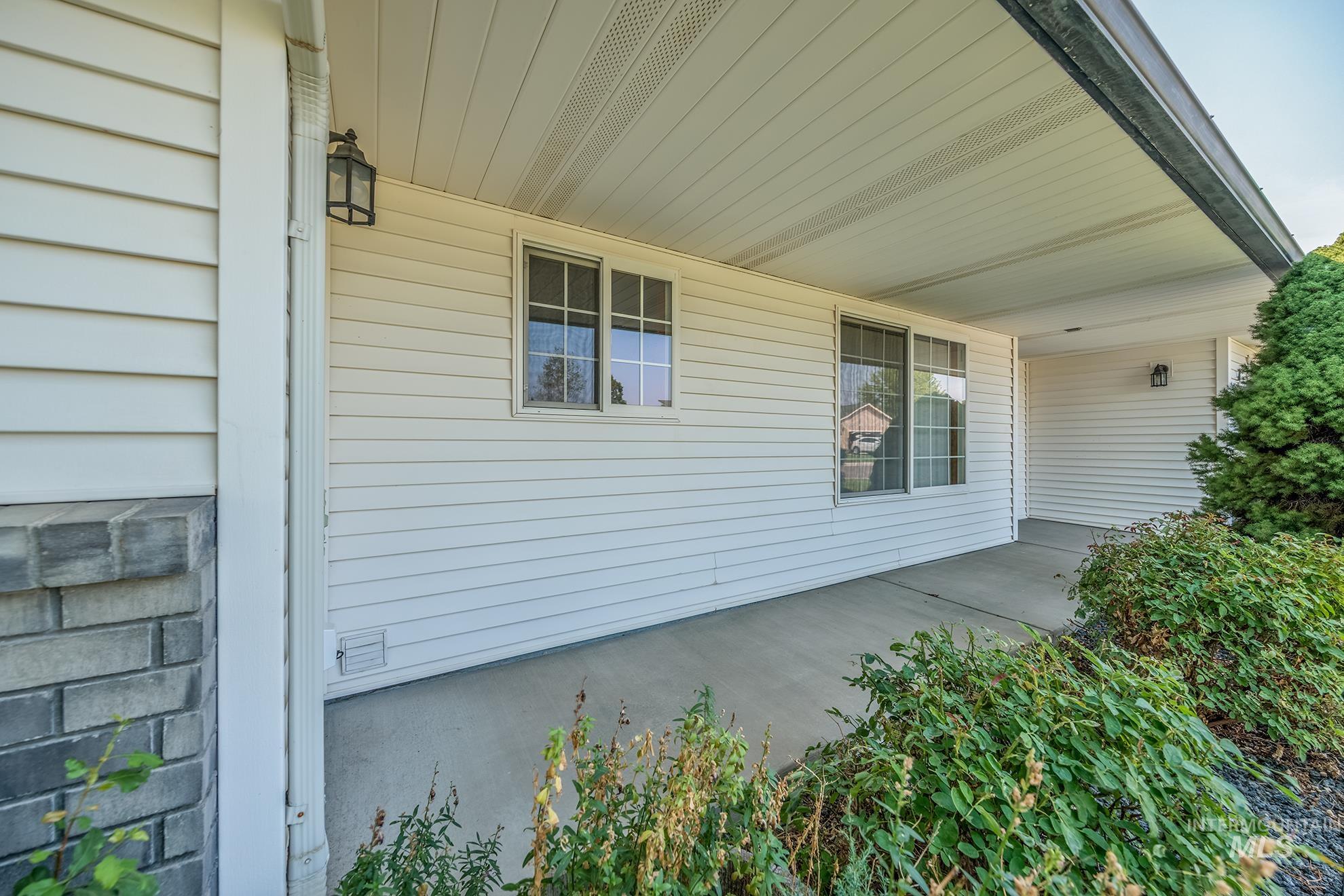 71 SW 18th St., Ontario, Oregon 97914, 3 Bedrooms, 2.5 Bathrooms, Residential For Sale, Price $460,000,MLS 98994469