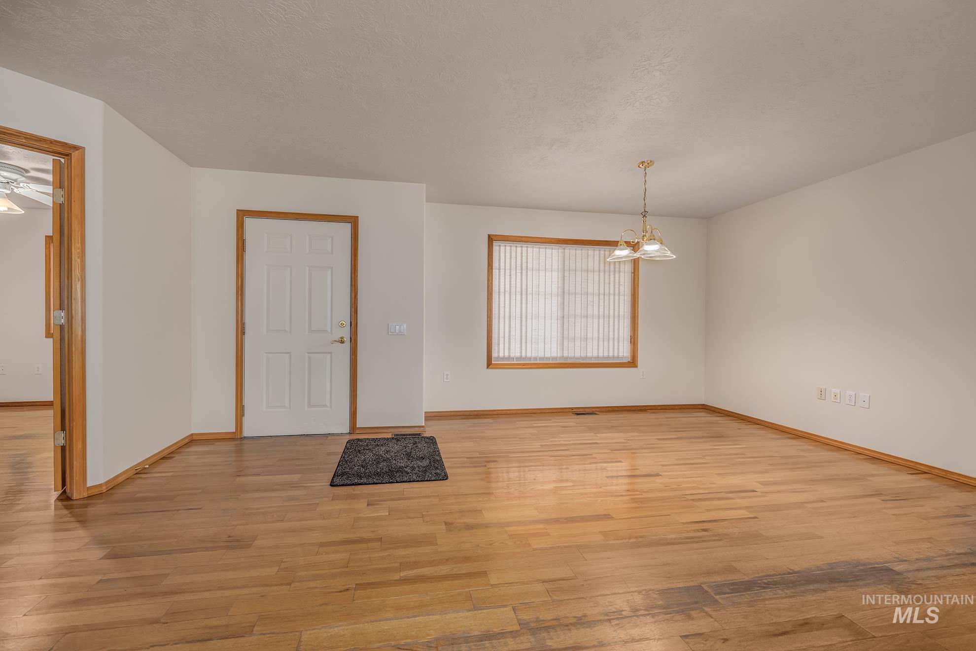 71 SW 18th St., Ontario, Oregon 97914, 3 Bedrooms, 2.5 Bathrooms, Residential For Sale, Price $460,000,MLS 98994469