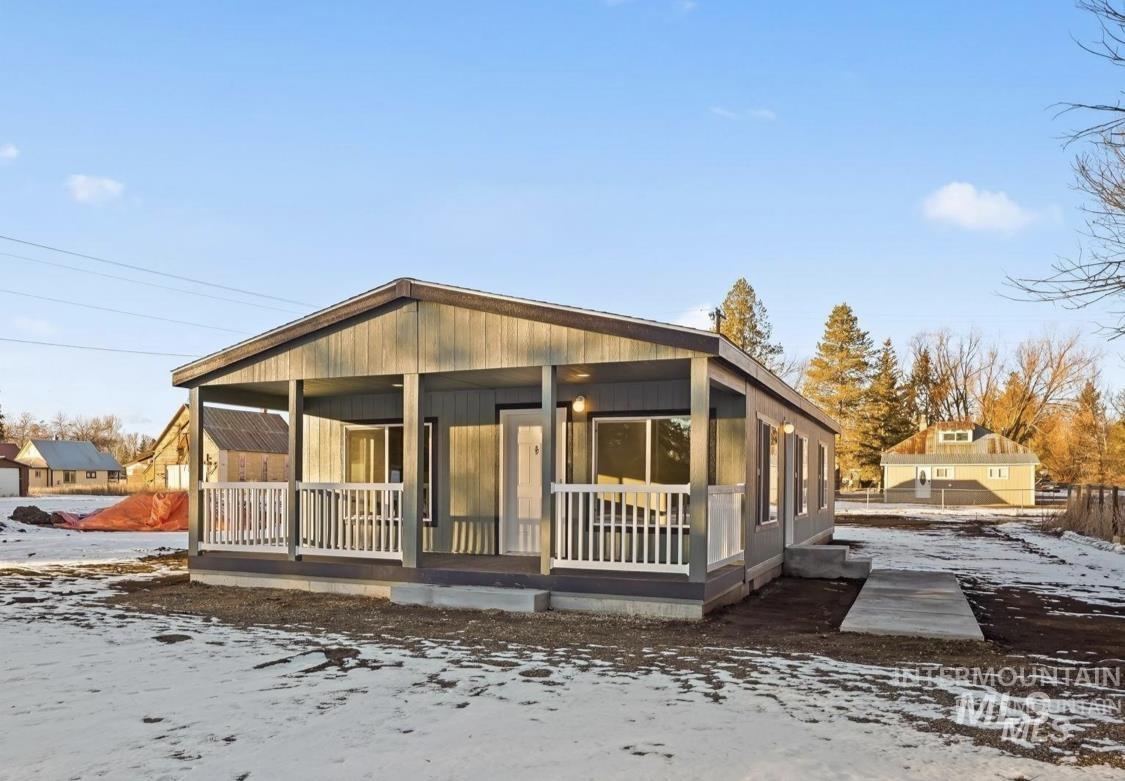 305 E Willow Ave, Fairfield, Idaho 83327, 3 Bedrooms, 2 Bathrooms, Residential For Sale, Price $285,000,MLS 98994470