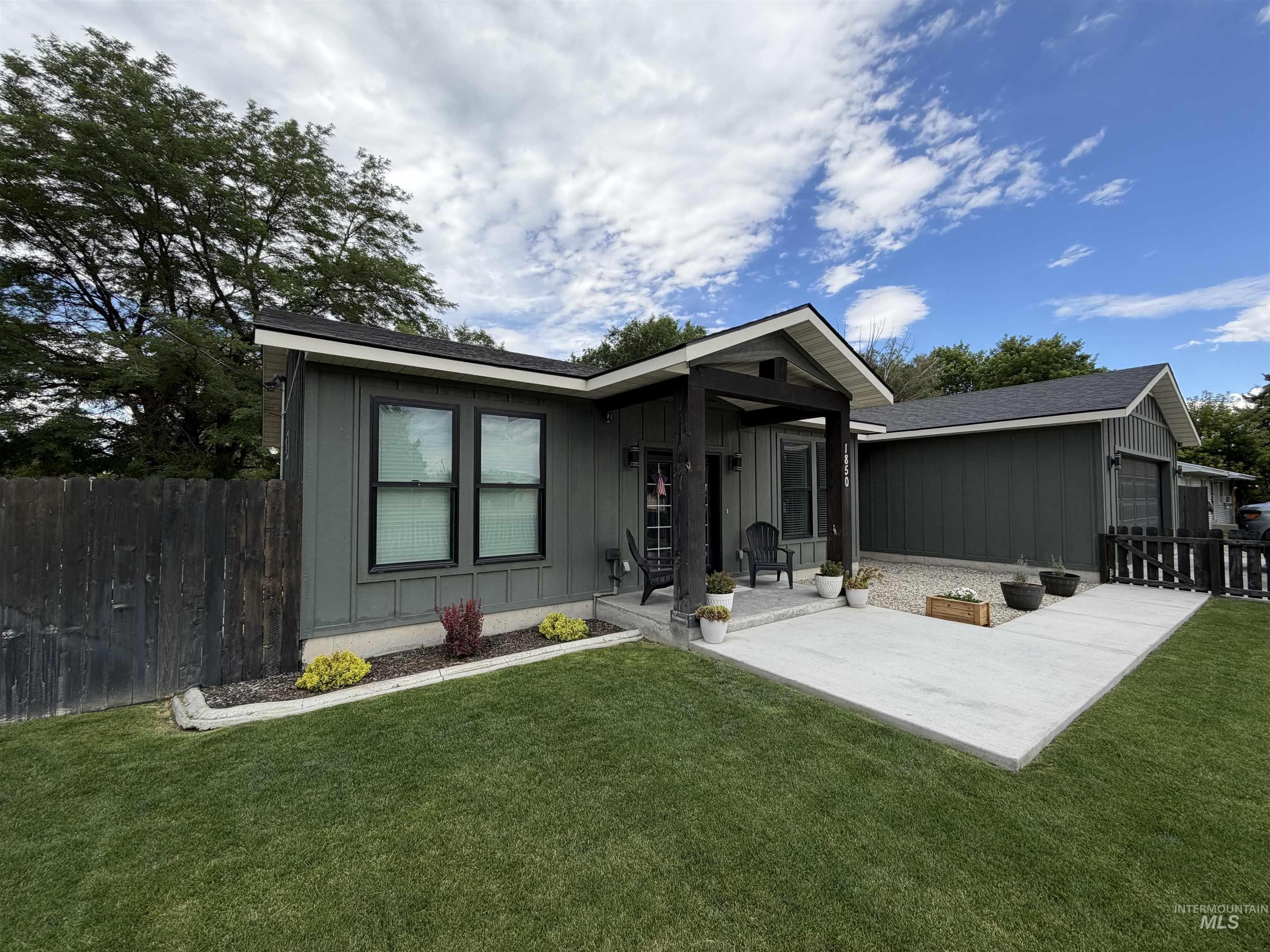 1805 20th Street, Heyburn, Idaho 83336, 3 Bedrooms, 2 Bathrooms, Residential For Sale, Price $405,000,MLS 98994479