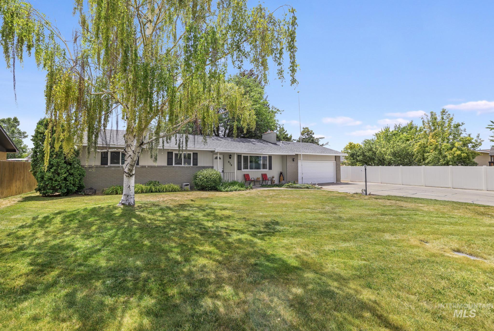 679 Crestview Dr, Twin Falls, Idaho 83301, 3 Bedrooms, 2 Bathrooms, Residential For Sale, Price $329,900,MLS 98994481