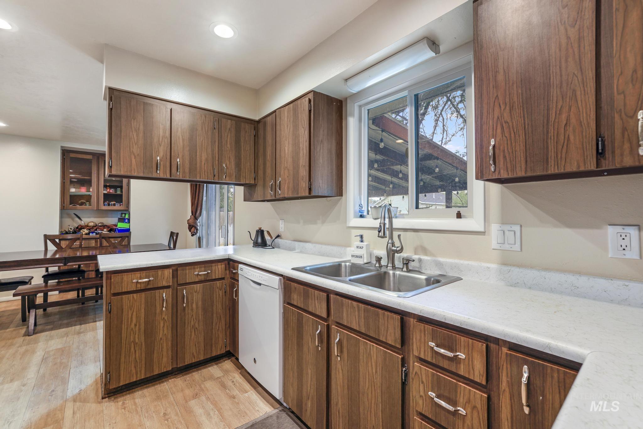 679 Crestview Dr, Twin Falls, Idaho 83301, 3 Bedrooms, 2 Bathrooms, Residential For Sale, Price $329,900,MLS 98994481