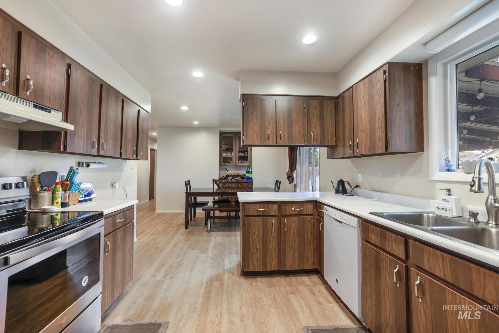 679 Crestview Dr, Twin Falls, Idaho 83301, 3 Bedrooms, 2 Bathrooms, Residential For Sale, Price $329,900,MLS 98994481