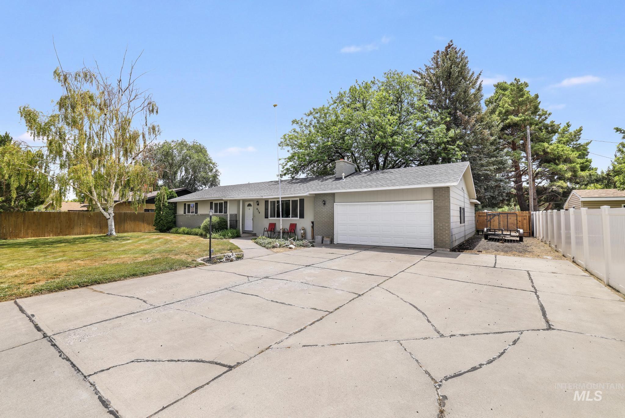 679 Crestview Dr, Twin Falls, Idaho 83301, 3 Bedrooms, 2 Bathrooms, Residential For Sale, Price $329,900,MLS 98994481