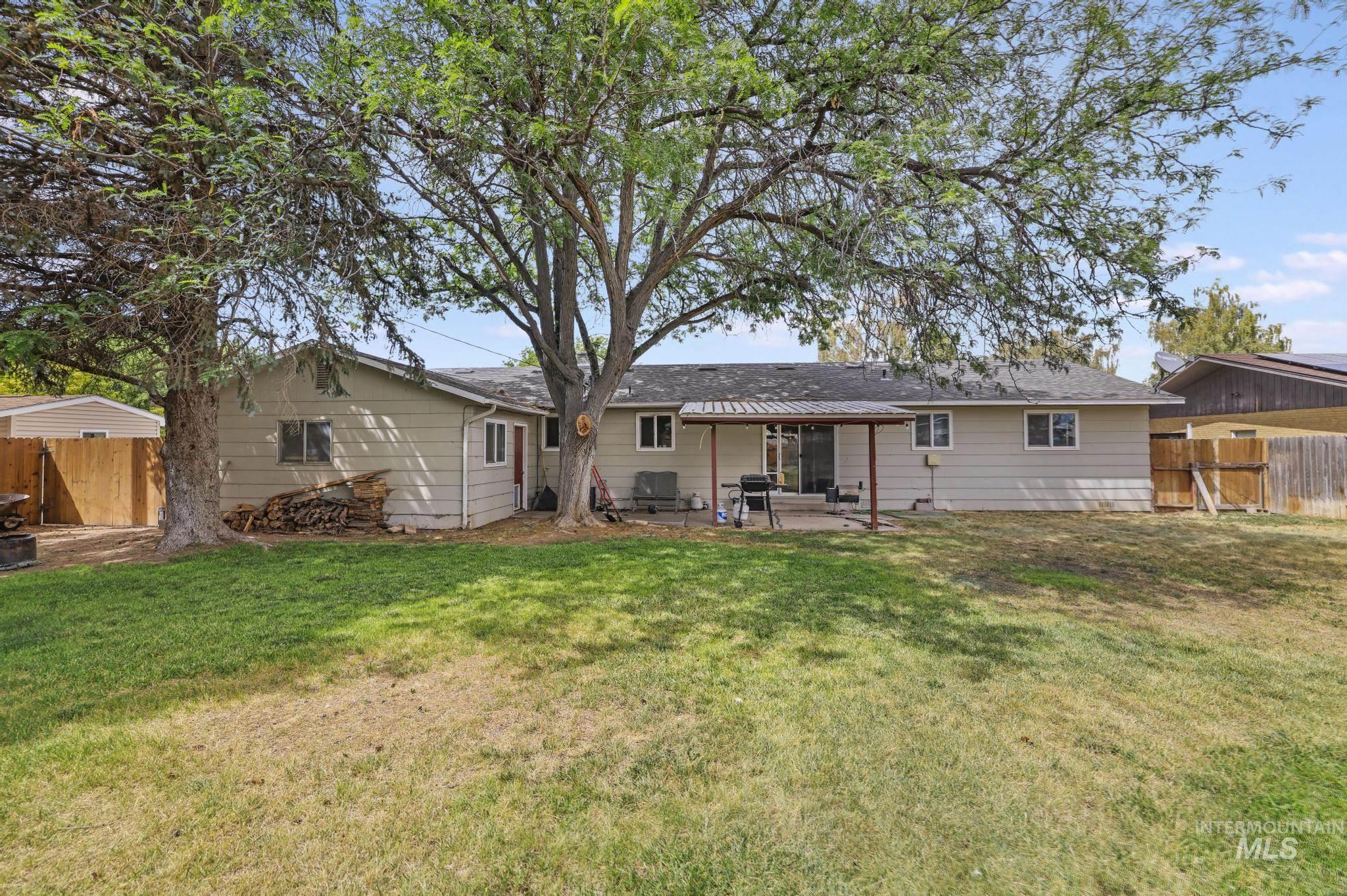 679 Crestview Dr, Twin Falls, Idaho 83301, 3 Bedrooms, 2 Bathrooms, Residential For Sale, Price $329,900,MLS 98994481