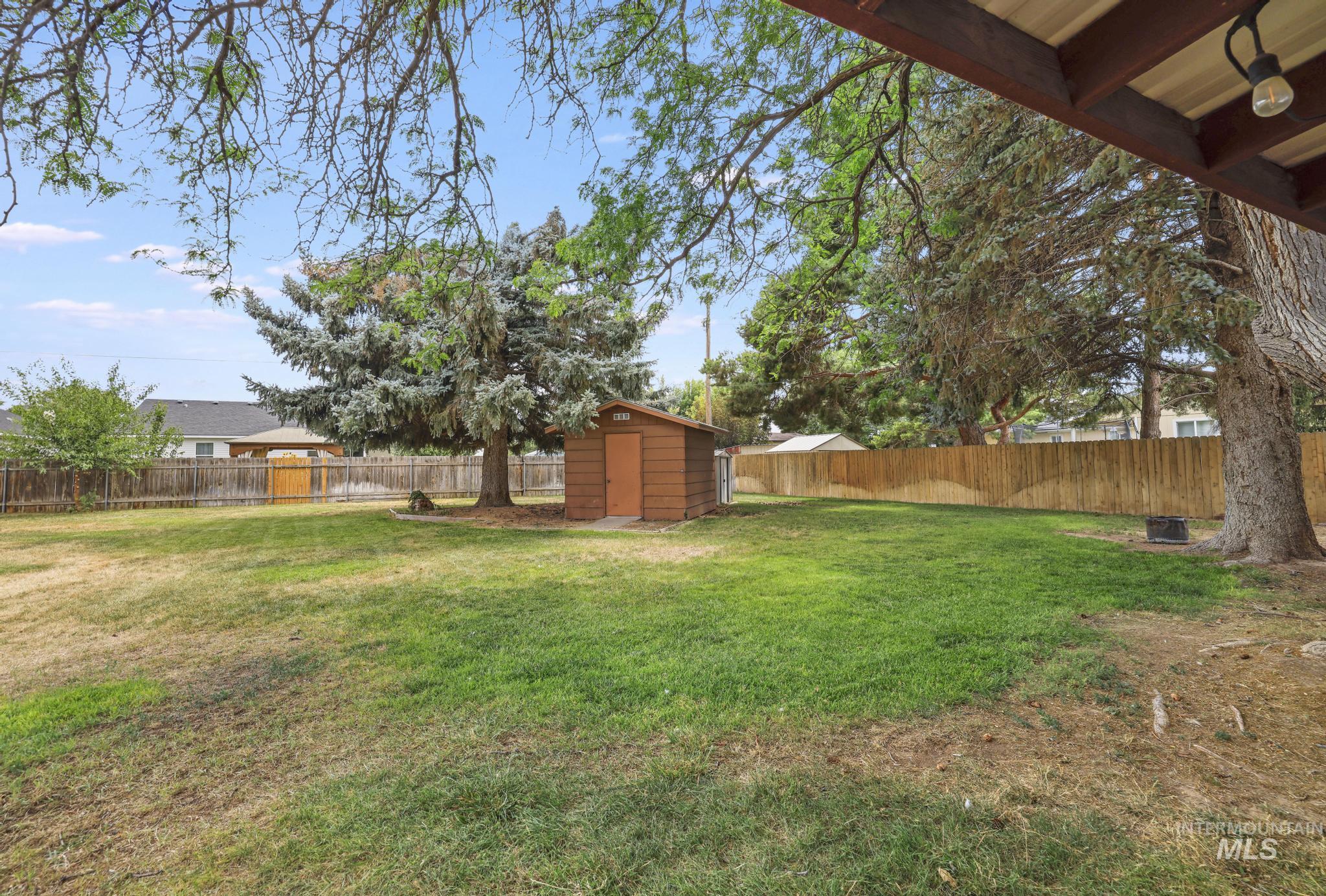 679 Crestview Dr, Twin Falls, Idaho 83301, 3 Bedrooms, 2 Bathrooms, Residential For Sale, Price $329,900,MLS 98994481