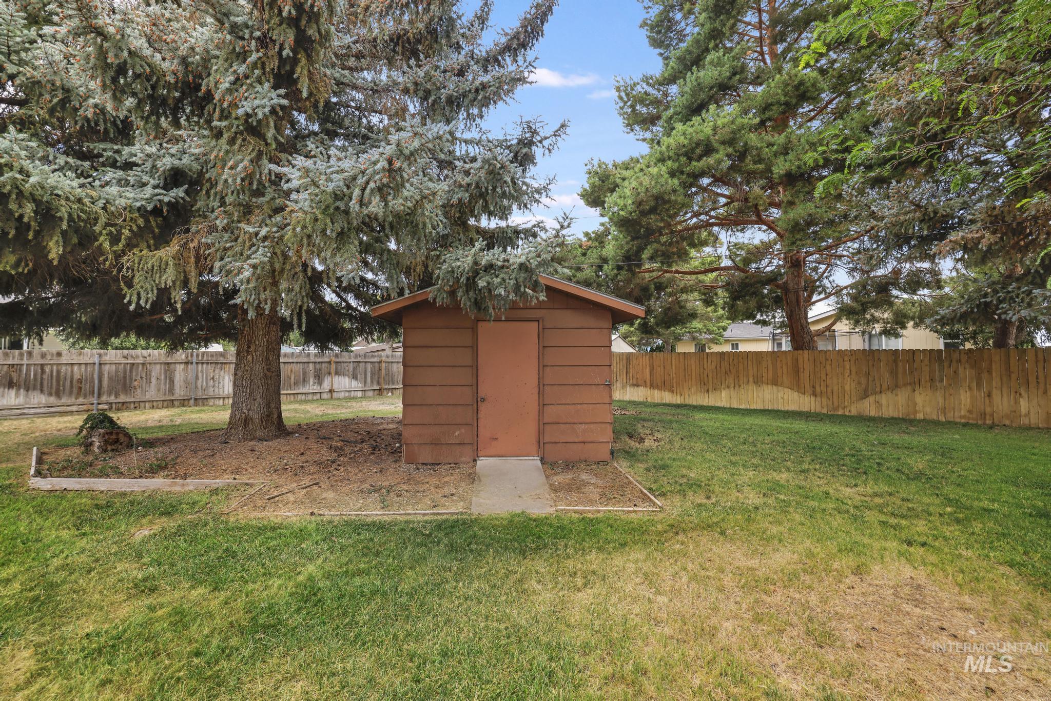 679 Crestview Dr, Twin Falls, Idaho 83301, 3 Bedrooms, 2 Bathrooms, Residential For Sale, Price $329,900,MLS 98994481