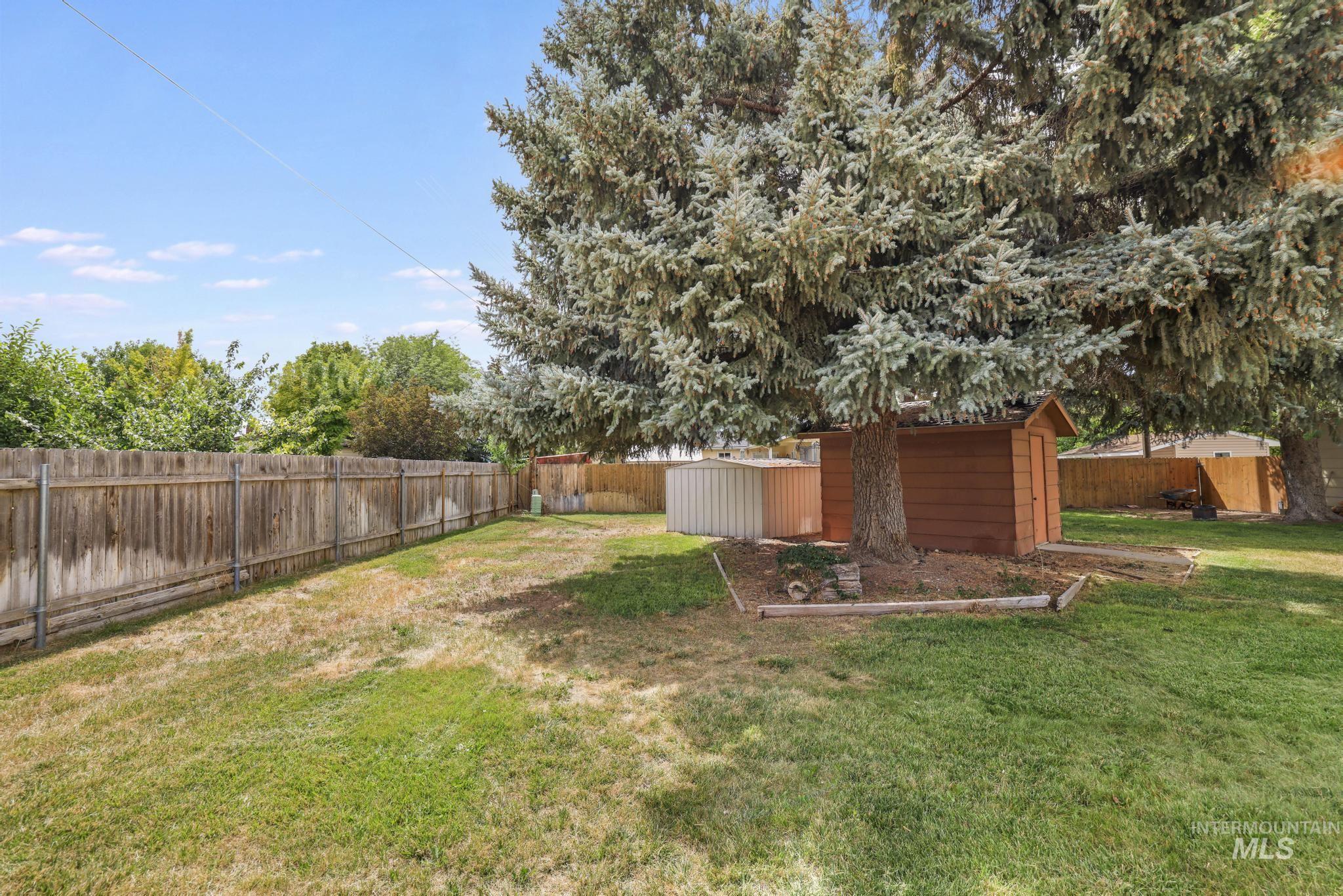 679 Crestview Dr, Twin Falls, Idaho 83301, 3 Bedrooms, 2 Bathrooms, Residential For Sale, Price $329,900,MLS 98994481