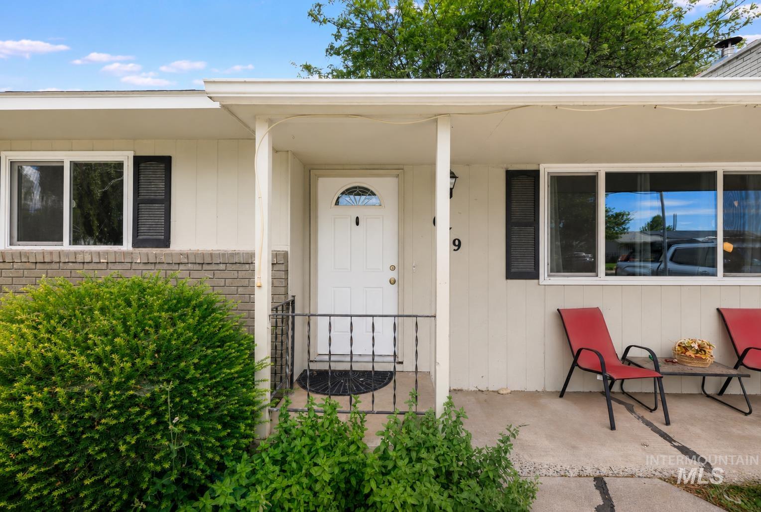 679 Crestview Dr, Twin Falls, Idaho 83301, 3 Bedrooms, 2 Bathrooms, Residential For Sale, Price $329,900,MLS 98994481