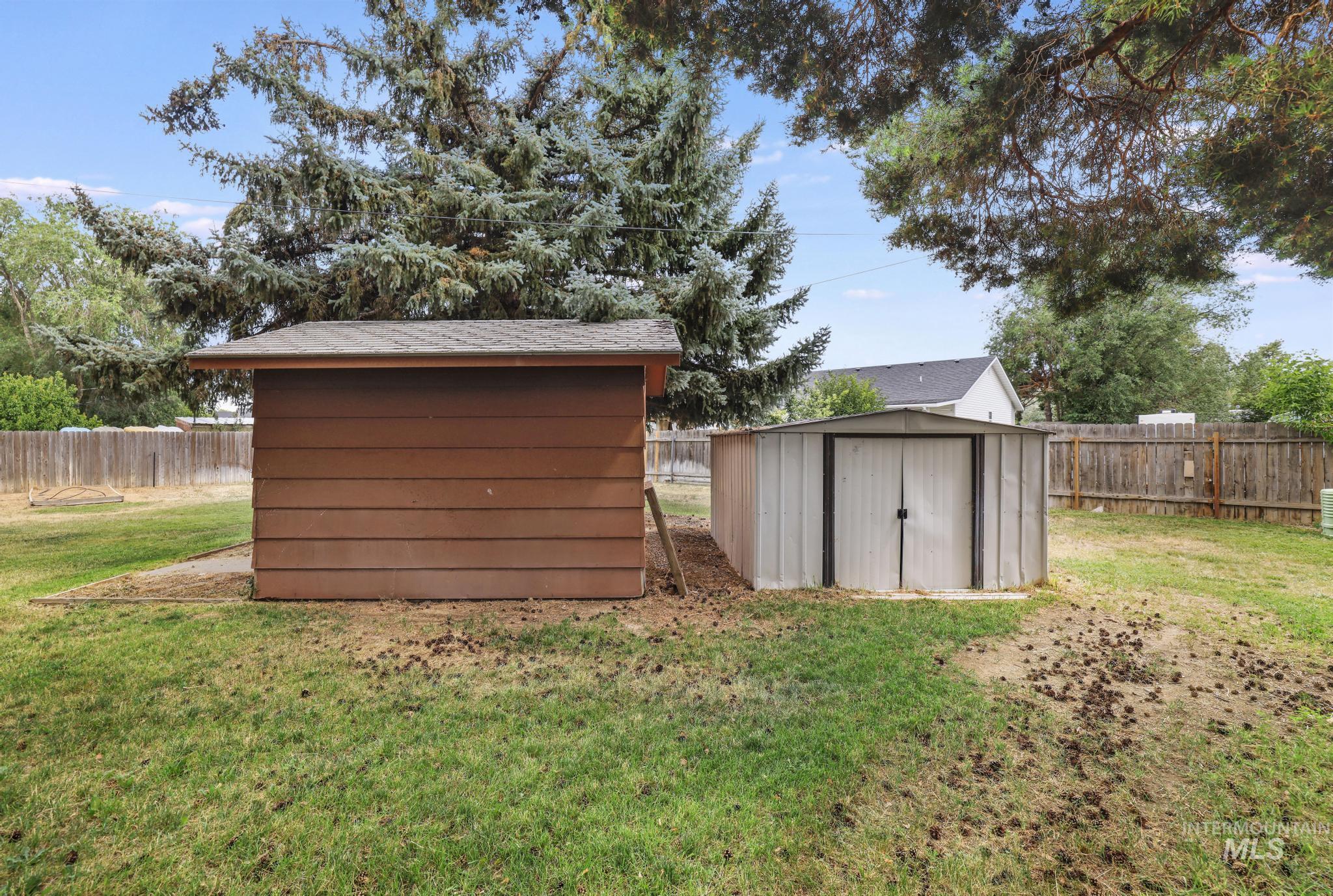 679 Crestview Dr, Twin Falls, Idaho 83301, 3 Bedrooms, 2 Bathrooms, Residential For Sale, Price $329,900,MLS 98994481