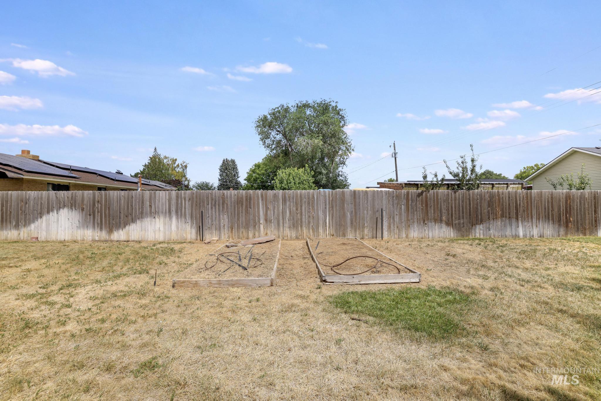 679 Crestview Dr, Twin Falls, Idaho 83301, 3 Bedrooms, 2 Bathrooms, Residential For Sale, Price $329,900,MLS 98994481