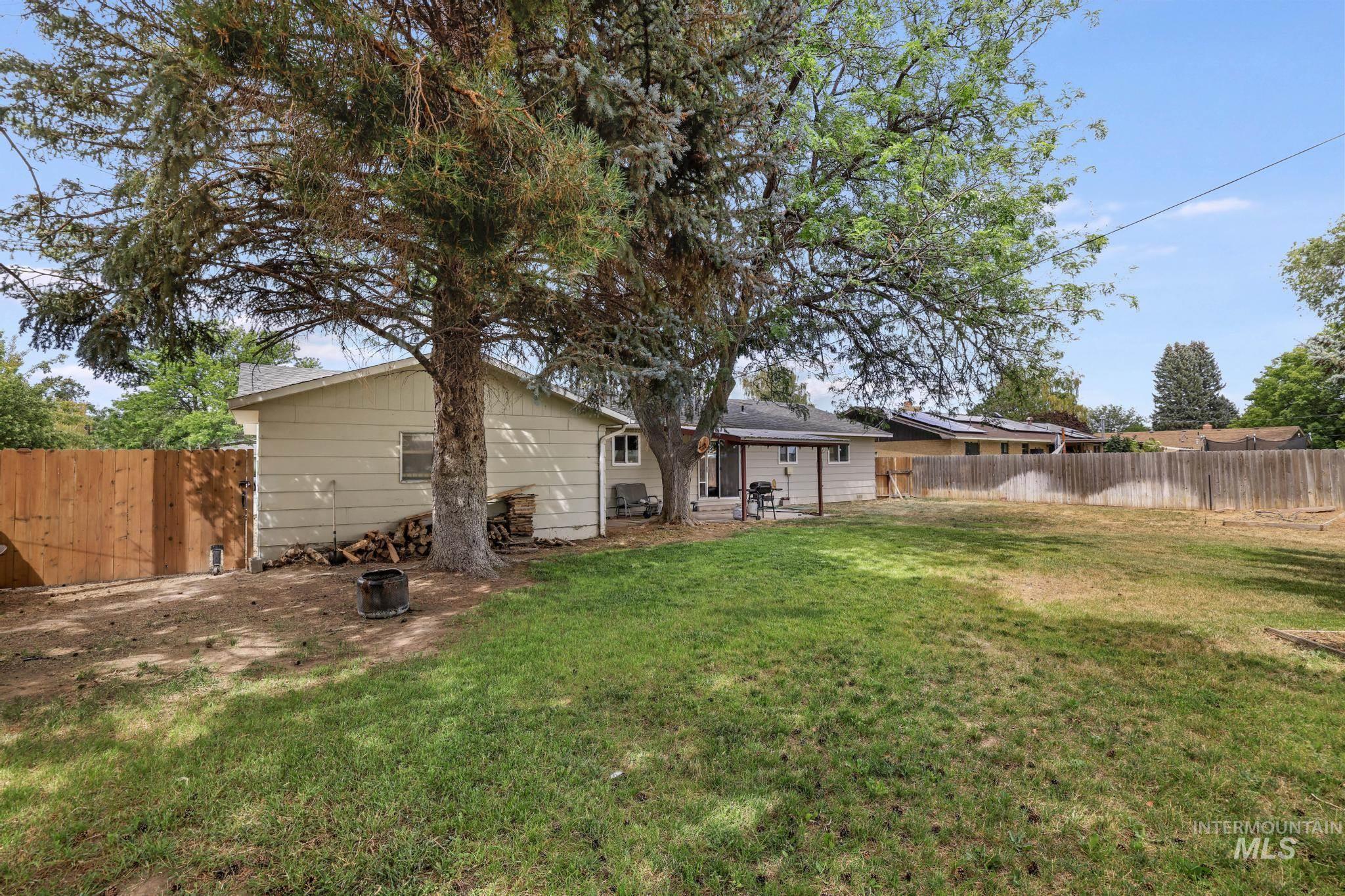 679 Crestview Dr, Twin Falls, Idaho 83301, 3 Bedrooms, 2 Bathrooms, Residential For Sale, Price $329,900,MLS 98994481