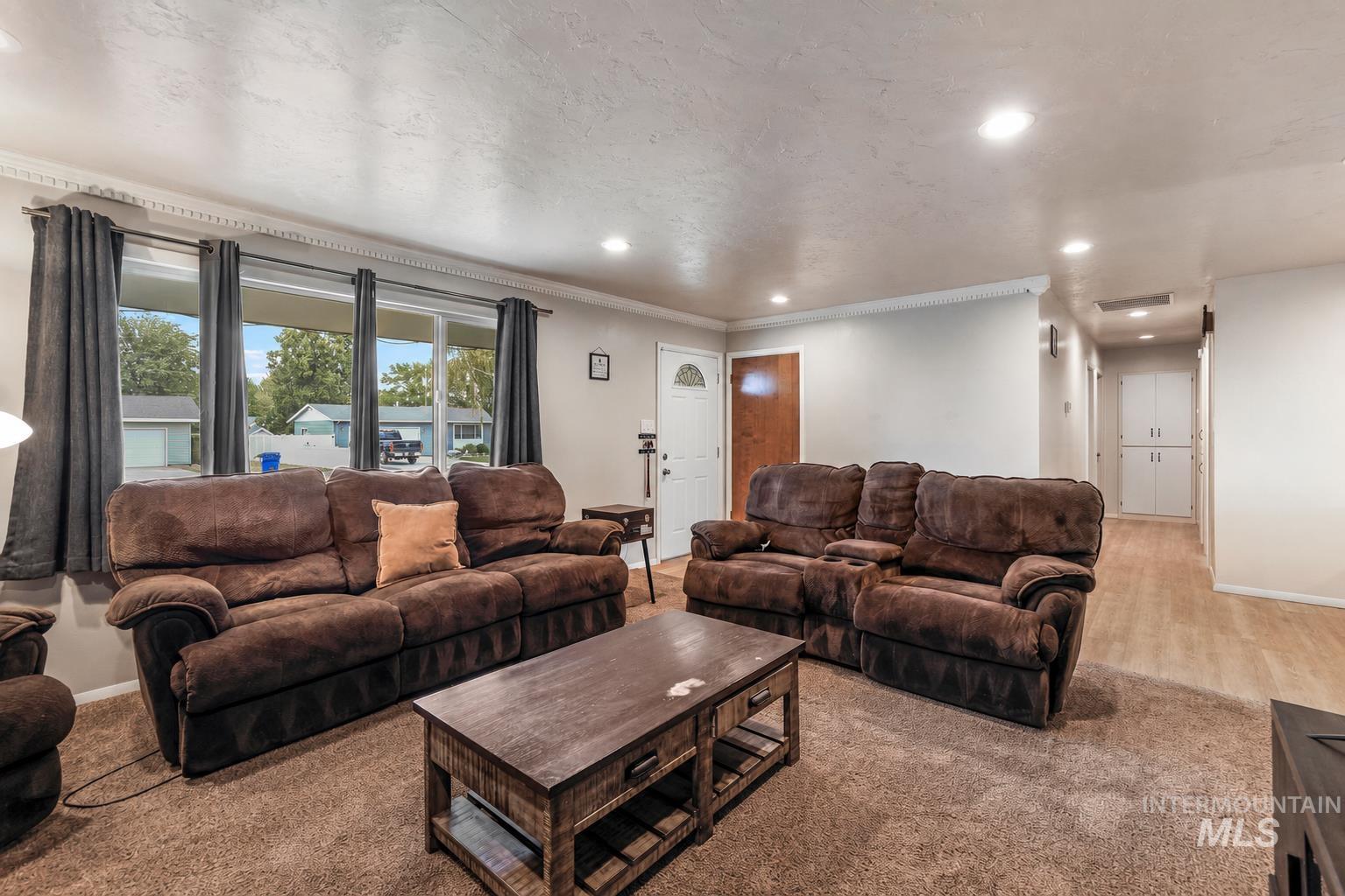 679 Crestview Dr, Twin Falls, Idaho 83301, 3 Bedrooms, 2 Bathrooms, Residential For Sale, Price $329,900,MLS 98994481