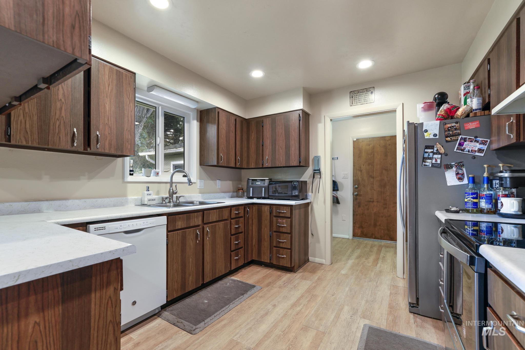 679 Crestview Dr, Twin Falls, Idaho 83301, 3 Bedrooms, 2 Bathrooms, Residential For Sale, Price $329,900,MLS 98994481