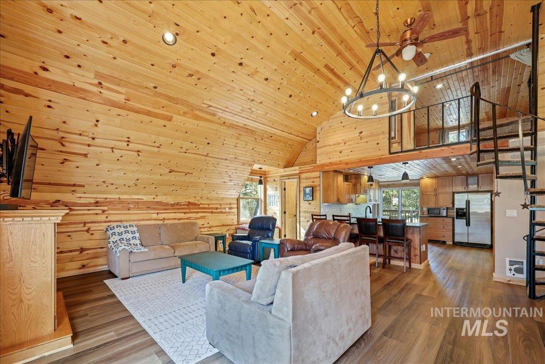 14 Melonie Loop, Cascade, Idaho 83611, 3 Bedrooms, 2 Bathrooms, Residential For Sale, Price $499,999,MLS 98994483