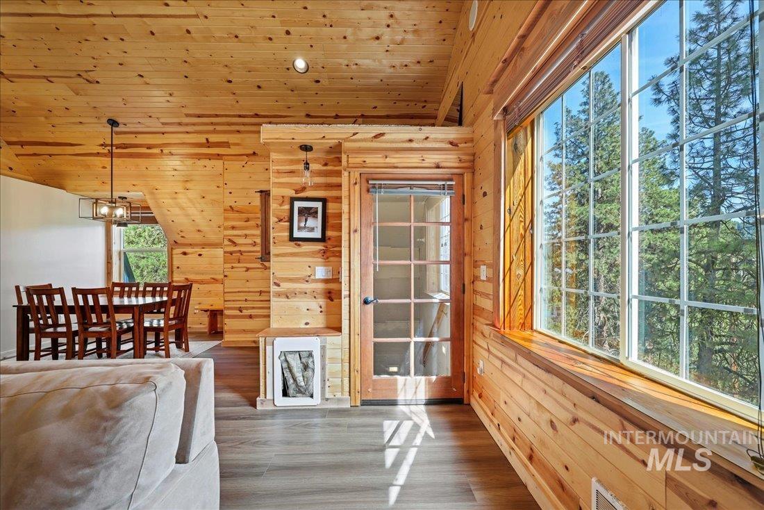 14 Melonie Loop, Cascade, Idaho 83611, 3 Bedrooms, 2 Bathrooms, Residential For Sale, Price $499,999,MLS 98994483