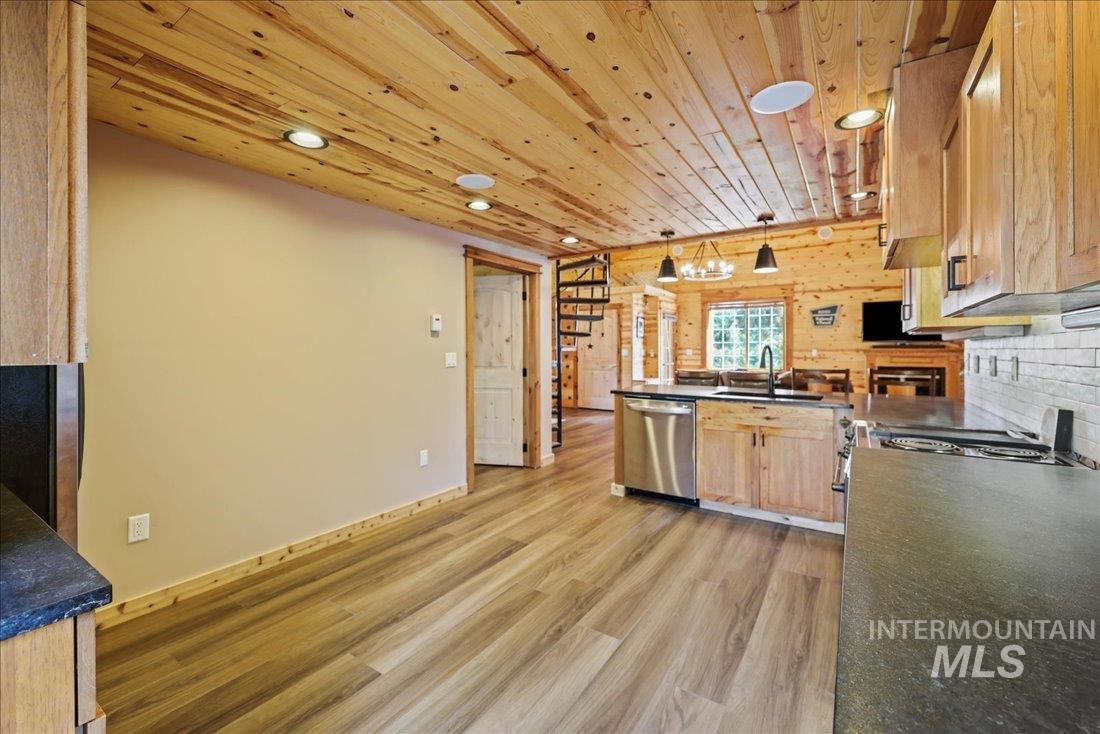 14 Melonie Loop, Cascade, Idaho 83611, 3 Bedrooms, 2 Bathrooms, Residential For Sale, Price $499,999,MLS 98994483