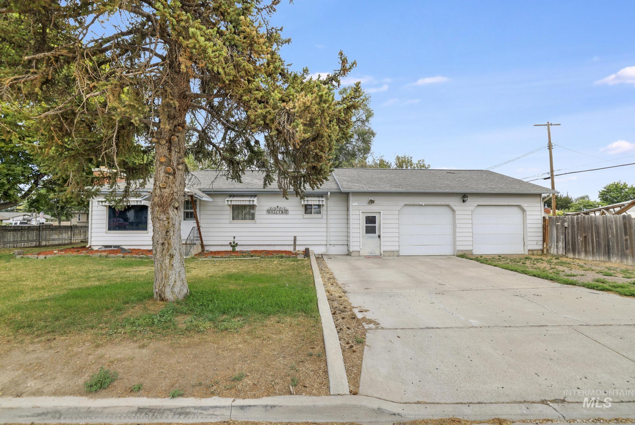 305 Borah Avenue, Twin Falls, Idaho 83301, 3 Bedrooms, 2 Bathrooms, Residential For Sale, Price $319,000,MLS 98994485