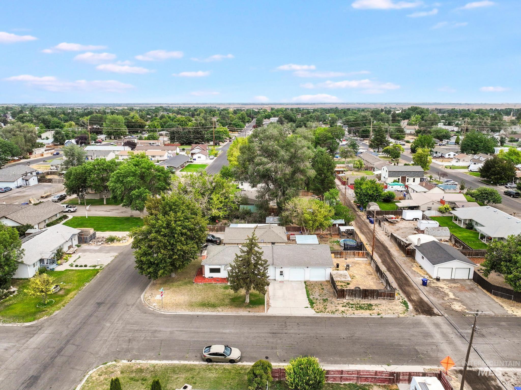 305 Borah Avenue, Twin Falls, Idaho 83301, 3 Bedrooms, 2 Bathrooms, Residential For Sale, Price $319,000,MLS 98994485