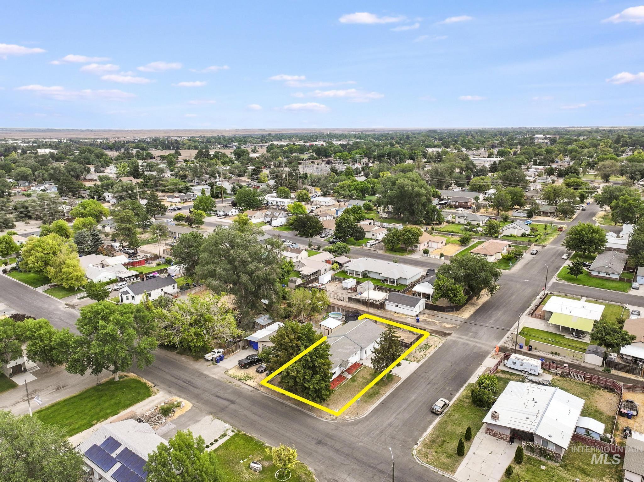 305 Borah Avenue, Twin Falls, Idaho 83301, 3 Bedrooms, 2 Bathrooms, Residential For Sale, Price $319,000,MLS 98994485