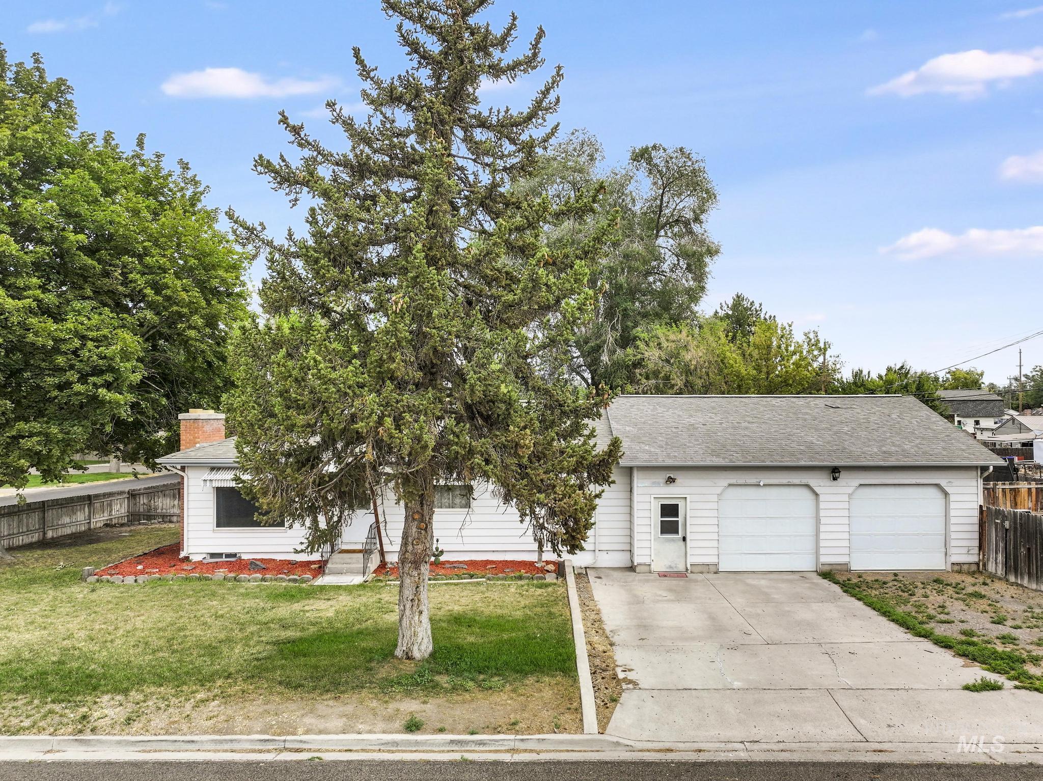305 Borah Avenue, Twin Falls, Idaho 83301, 3 Bedrooms, 2 Bathrooms, Residential For Sale, Price $319,000,MLS 98994485