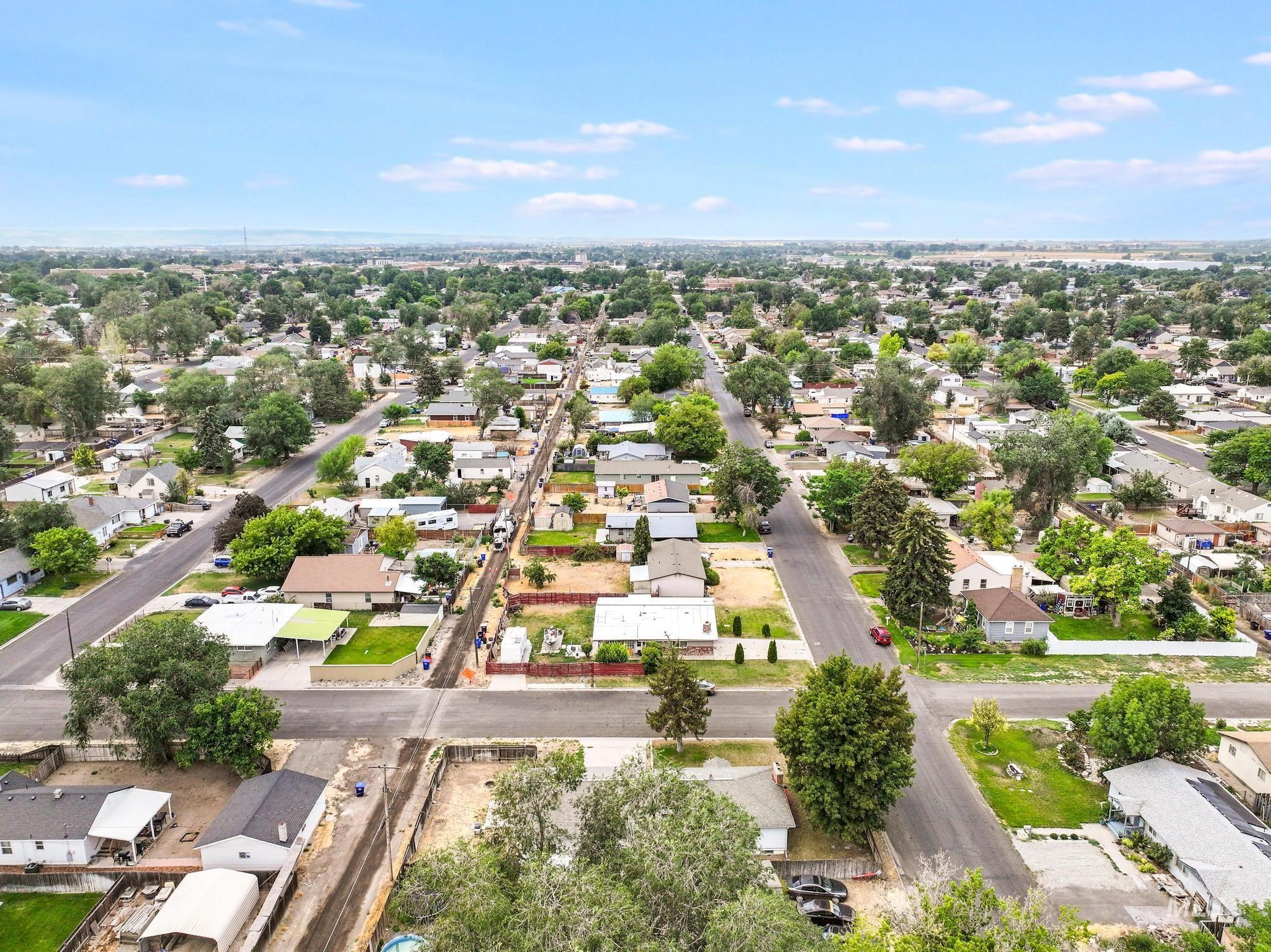 305 Borah Avenue, Twin Falls, Idaho 83301, 3 Bedrooms, 2 Bathrooms, Residential For Sale, Price $319,000,MLS 98994485