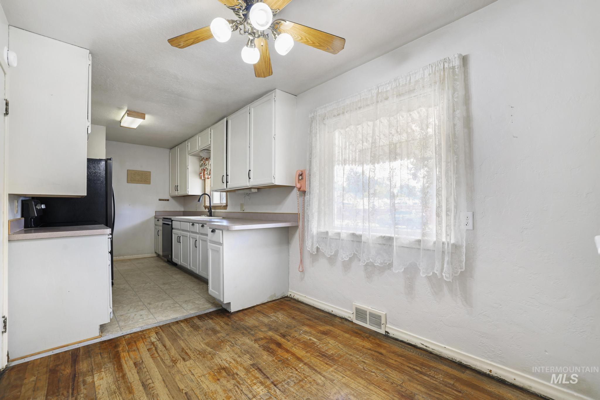 305 Borah Avenue, Twin Falls, Idaho 83301, 3 Bedrooms, 2 Bathrooms, Residential For Sale, Price $319,000,MLS 98994485