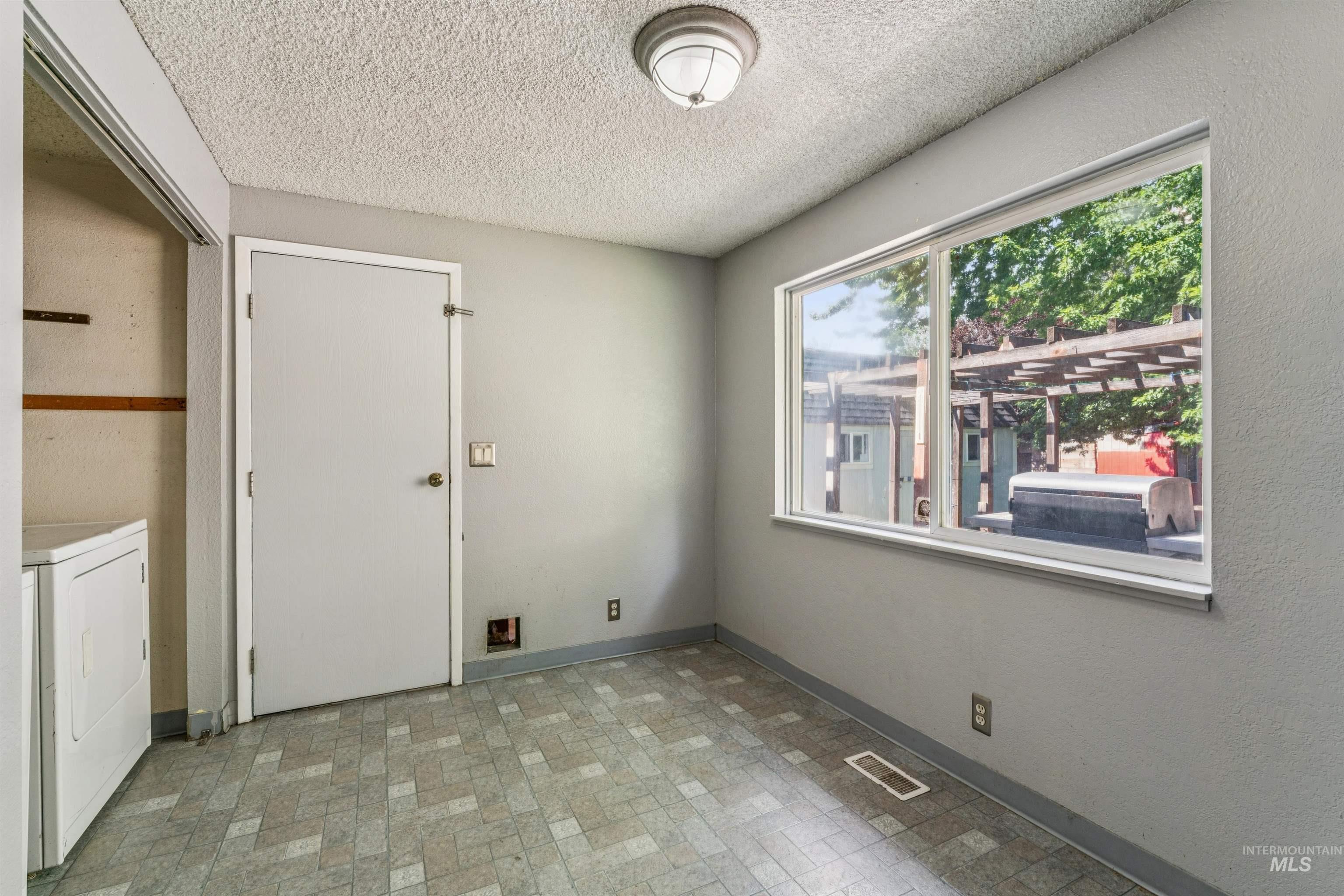 6565 S Southdale Ave, Boise, Idaho 83709, 3 Bedrooms, 1 Bathroom, Residential For Sale, Price $414,900,MLS 98994492