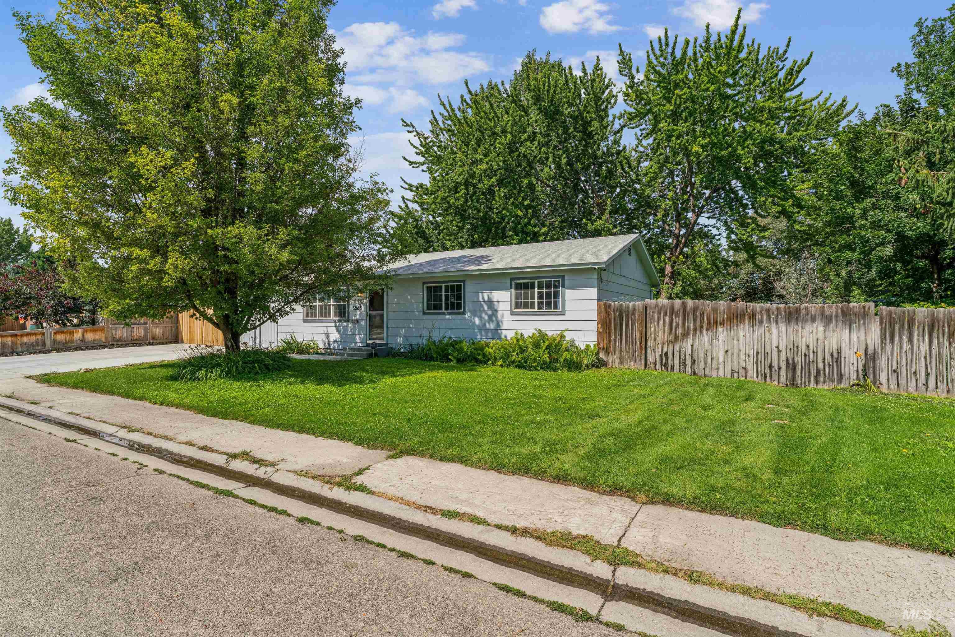 6565 S Southdale Ave, Boise, Idaho 83709, 3 Bedrooms, 1 Bathroom, Residential For Sale, Price $414,900,MLS 98994492