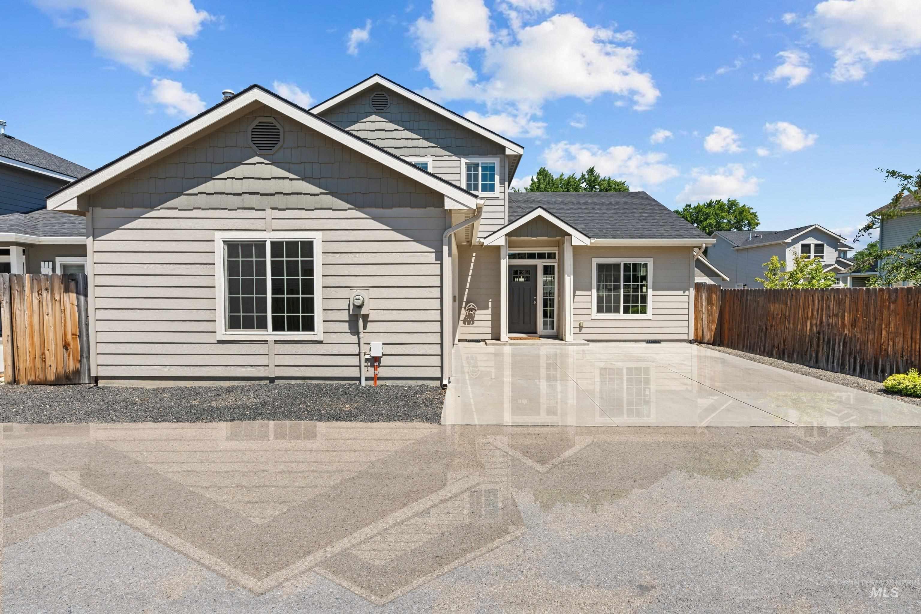 3869 Jackie Ln, Boise, Idaho 83704, 3 Bedrooms, 2.5 Bathrooms, Residential For Sale, Price $475,000,MLS 98994493